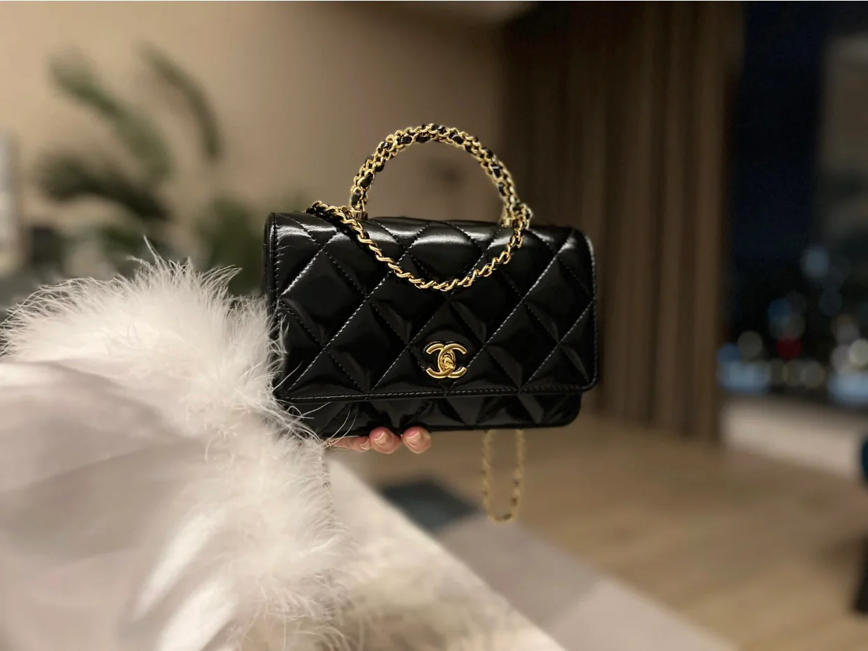 Сумка Chanel на цепочке с петлевой ручкой - WOC - Черная