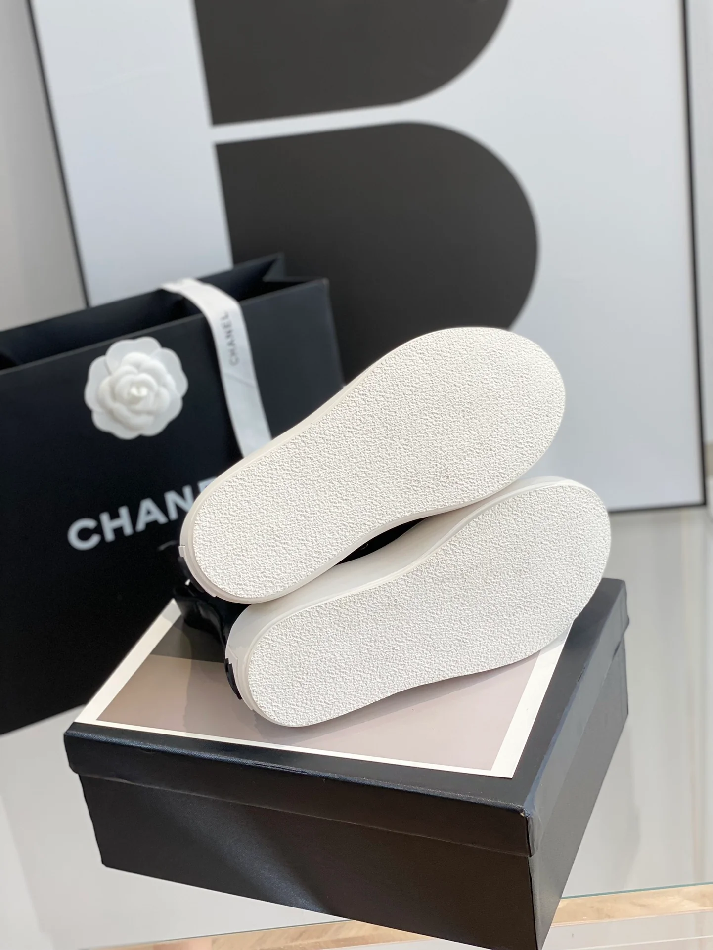 Повседневные высокие туфли Chanel в форме сердца