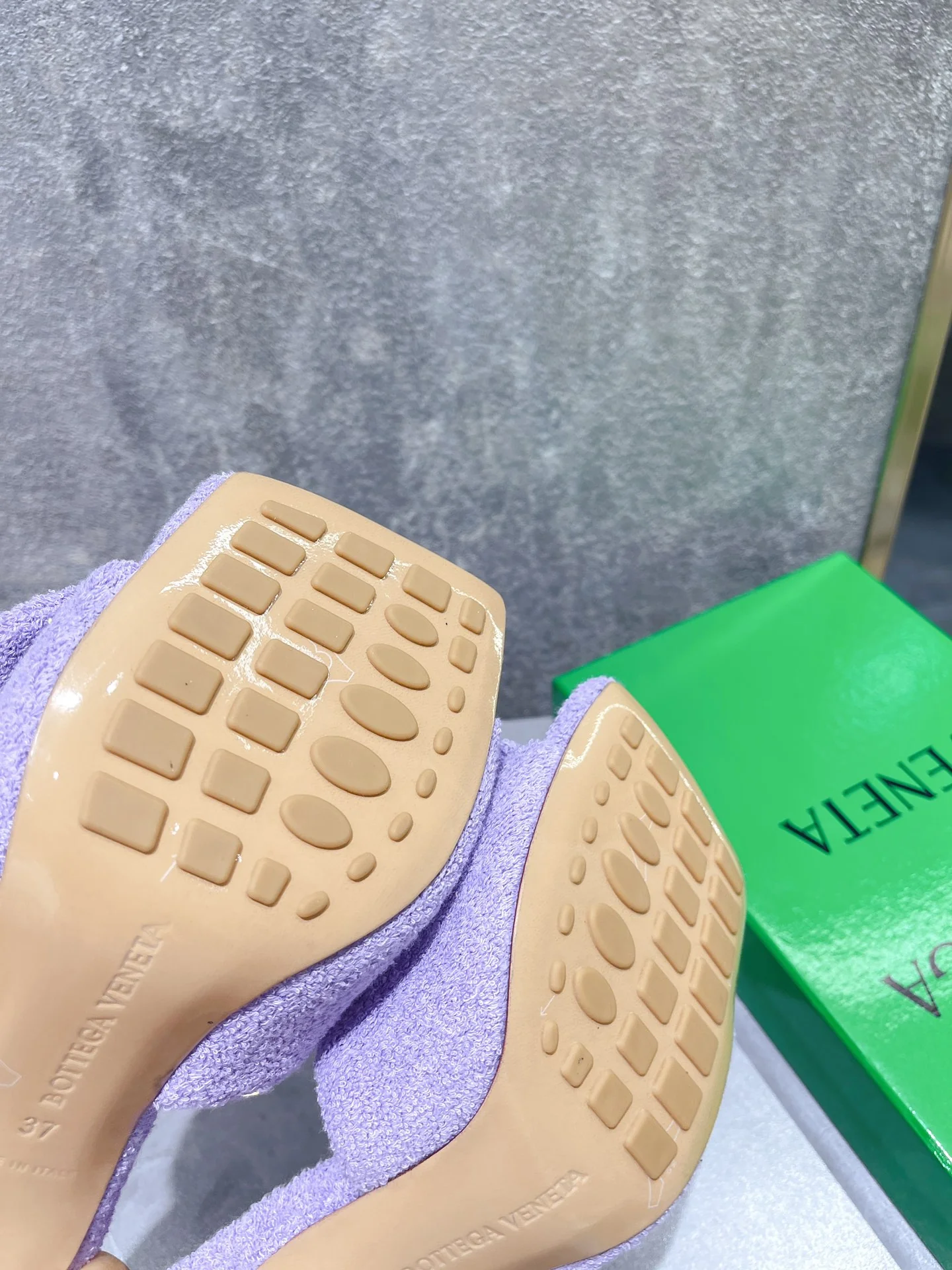 BV - Туфли на каблуках в форме бабочки