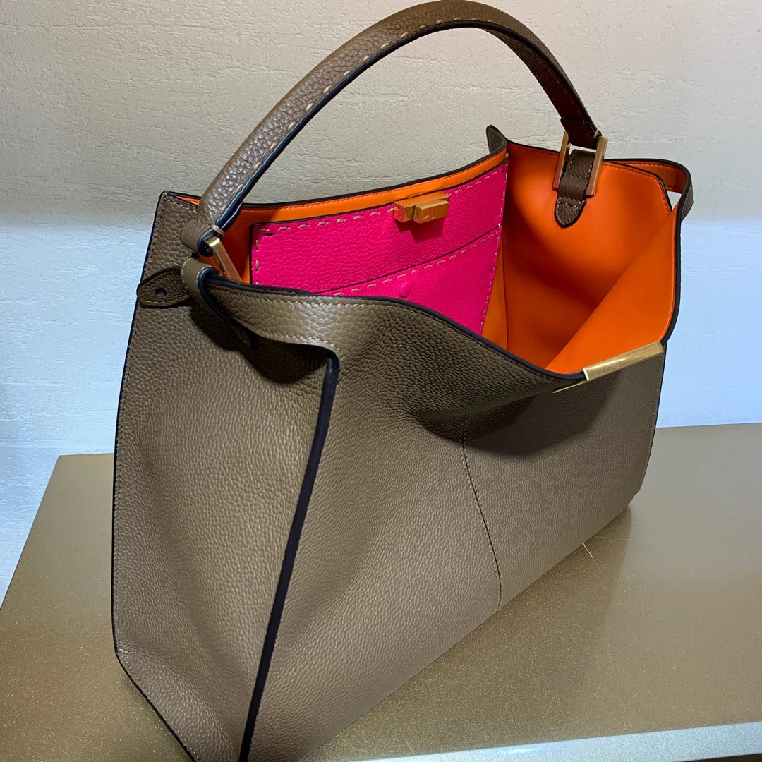 Большая коричневая кожаная сумка Fendi Peekaboo Lite