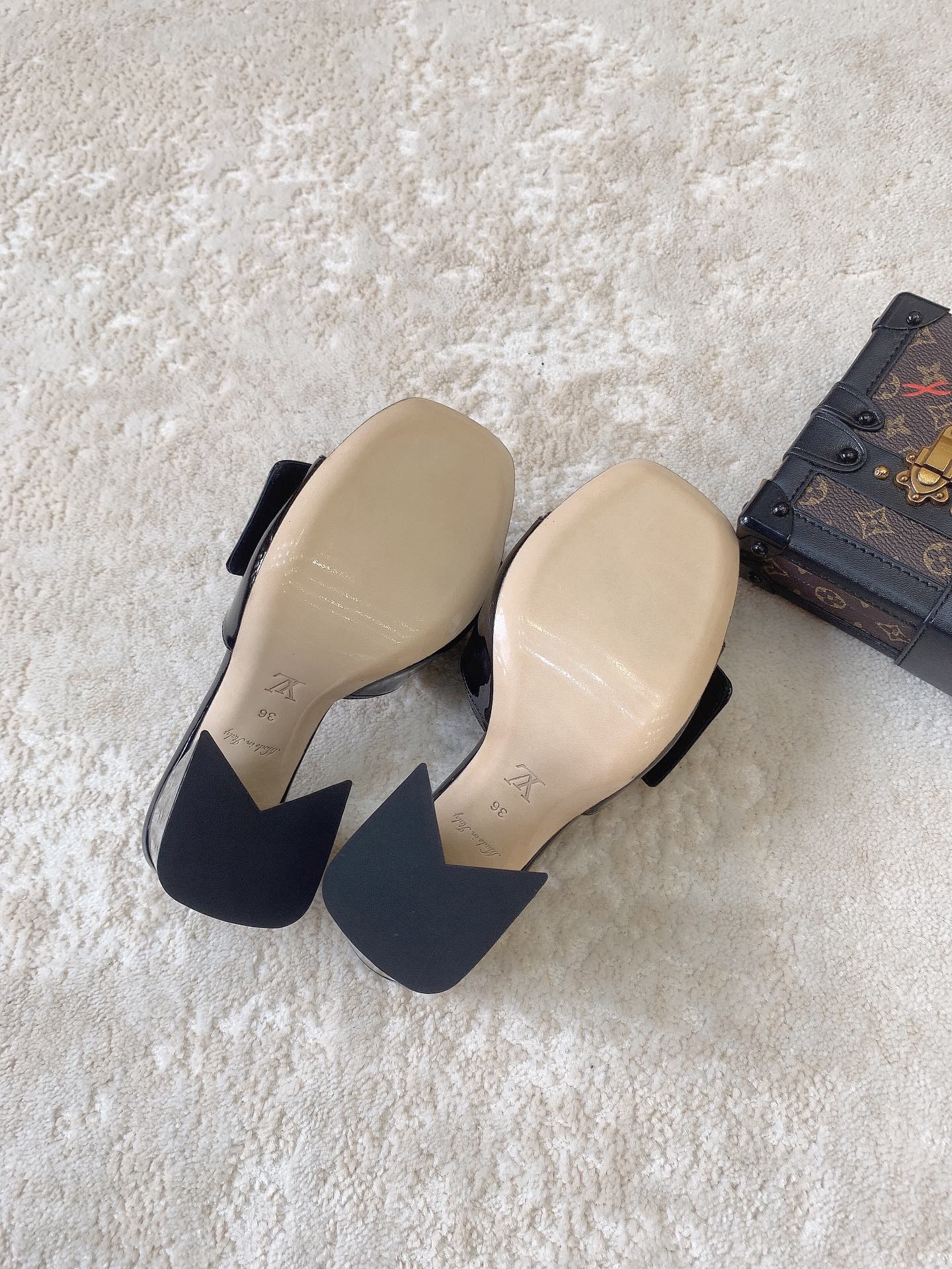 Новинка сезона весна/лето 2023 от LV - Туфли на высоком каблуке - Черные