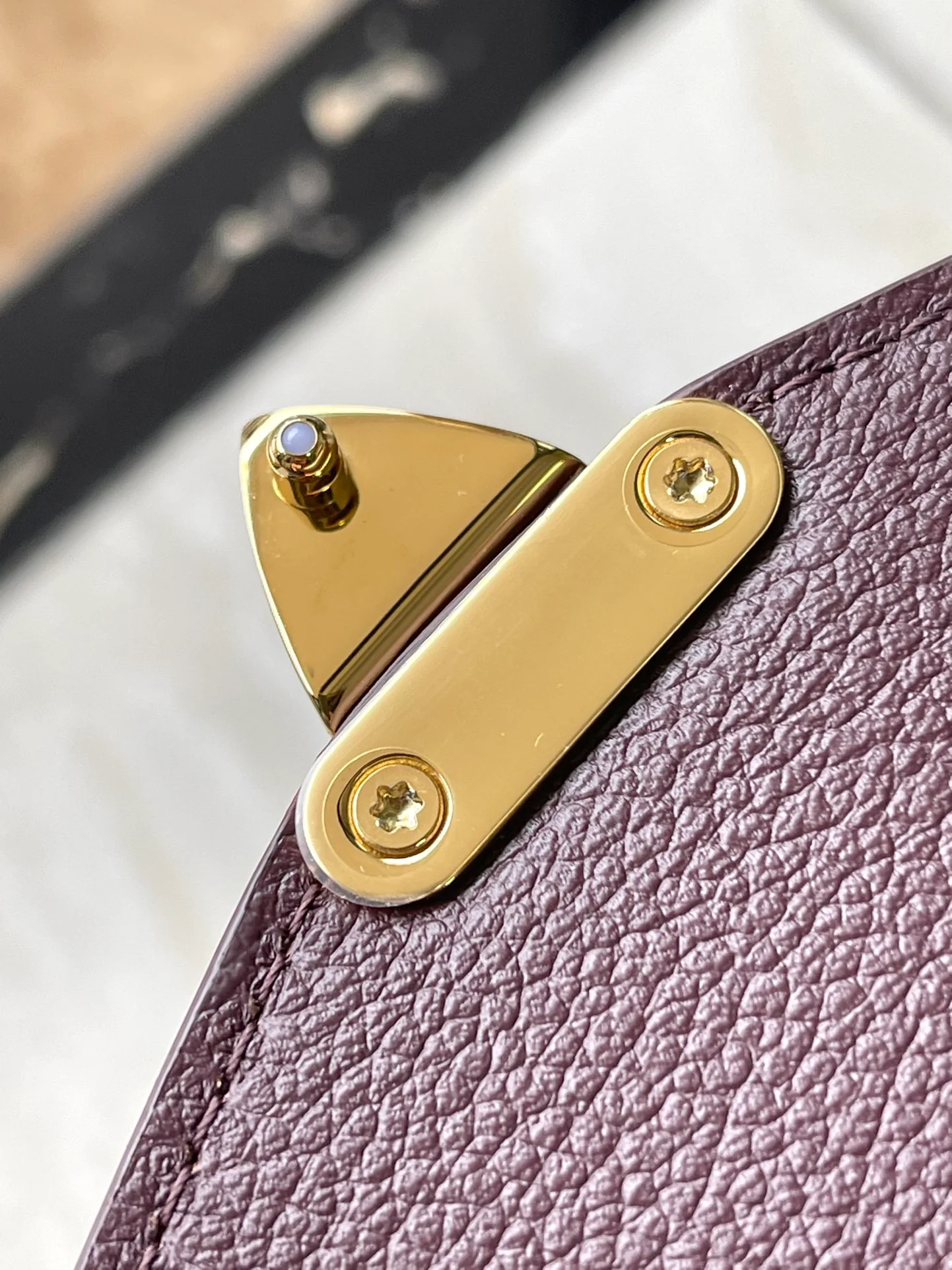 m46613-LV-Pochette-Metis-Classic с узором, кожа, винно-красный