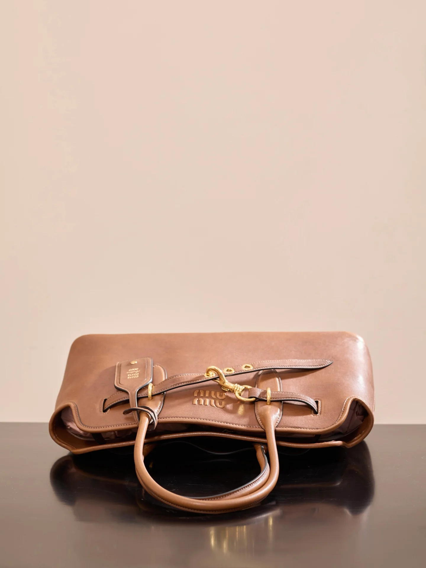 Сумка Miu Miu-5bg310m1680-????? из овечьей кожи, горизонтальная, коричневая.