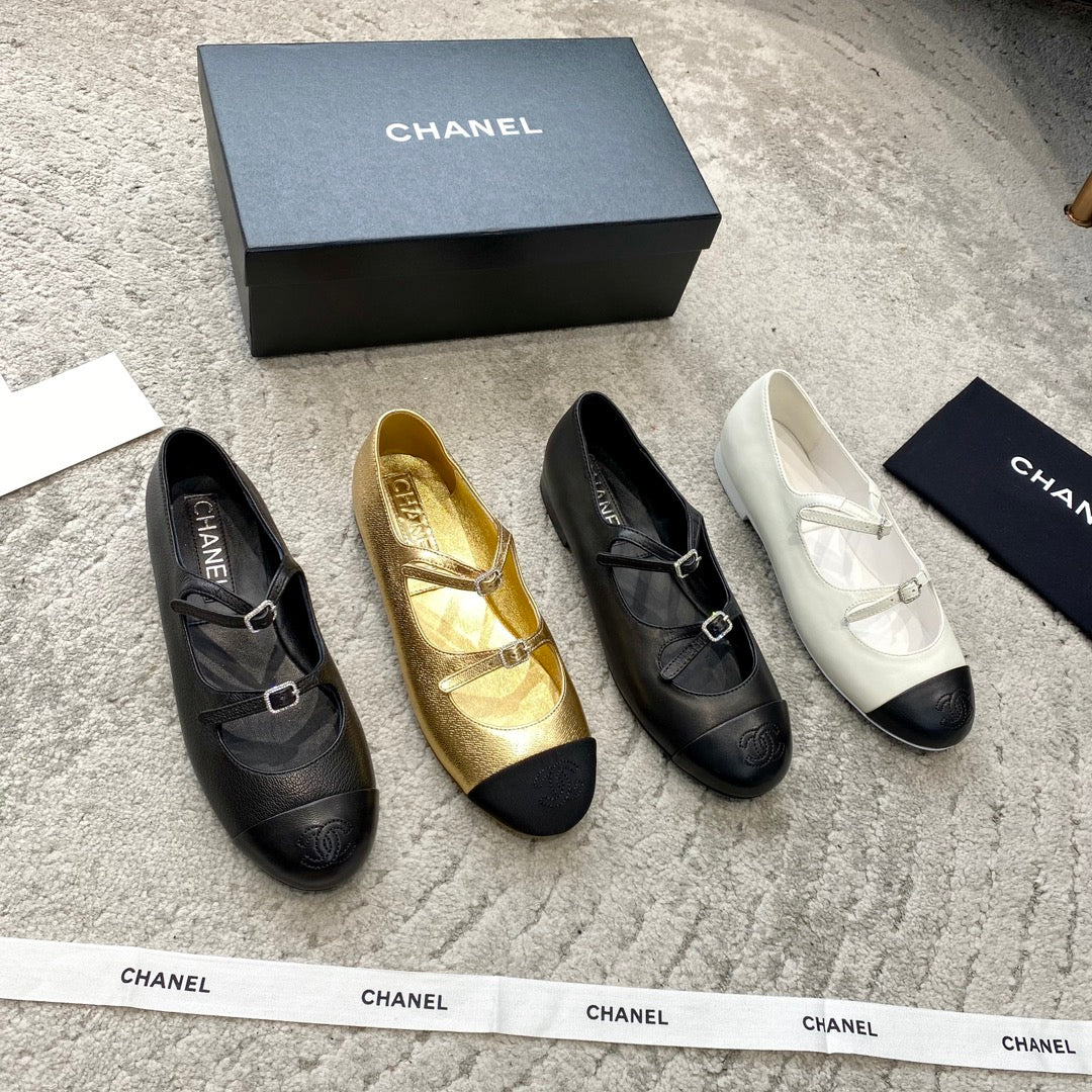 Новинка сезона весна/лето 2023 от Chanel - туфли Мэри Джейн с двойной пряжкой - белые.