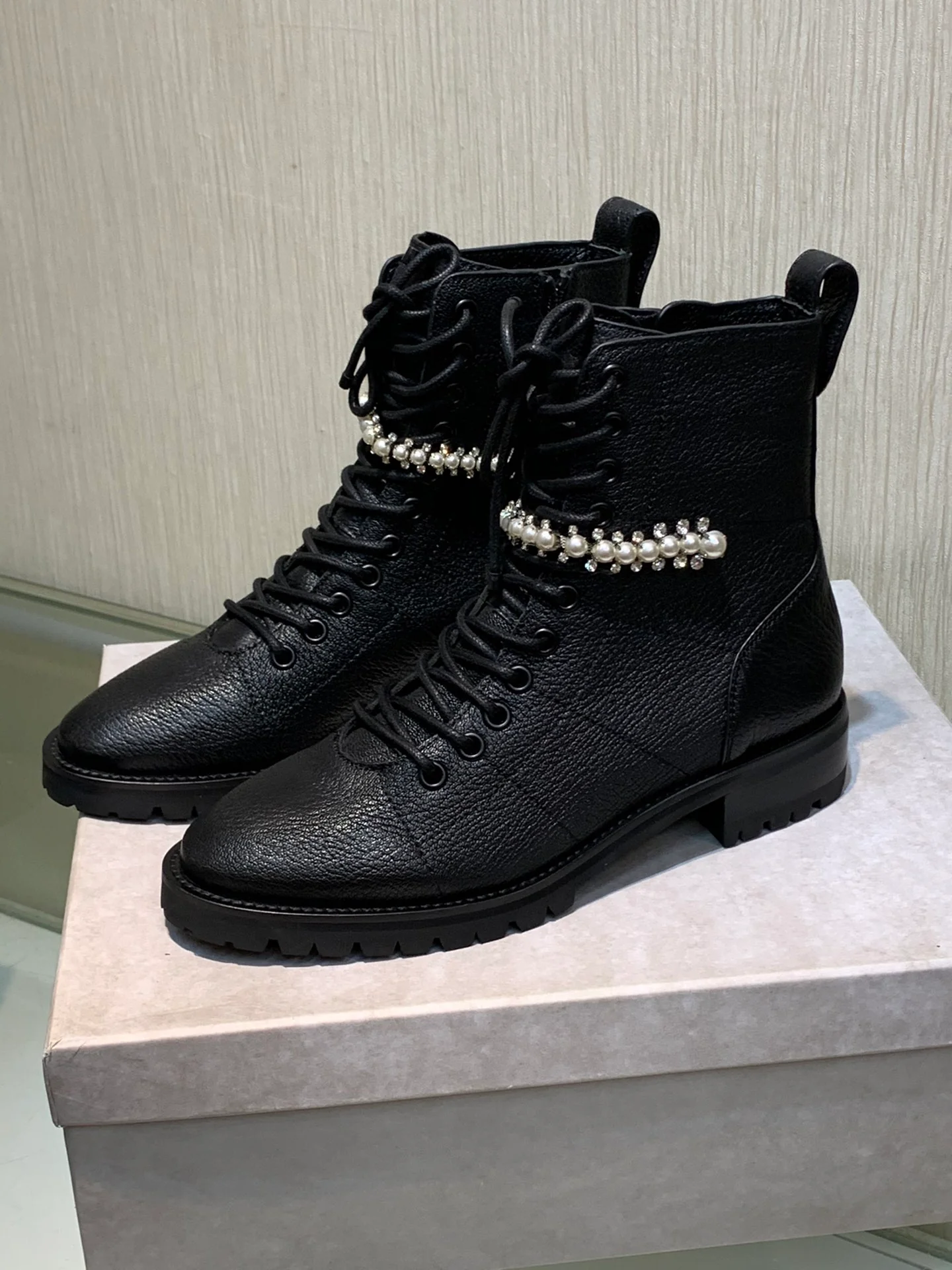 Jimmy - Новинка сезона осень/зима 2022 - Стразы Swarovski, жемчуг - 2-5 см