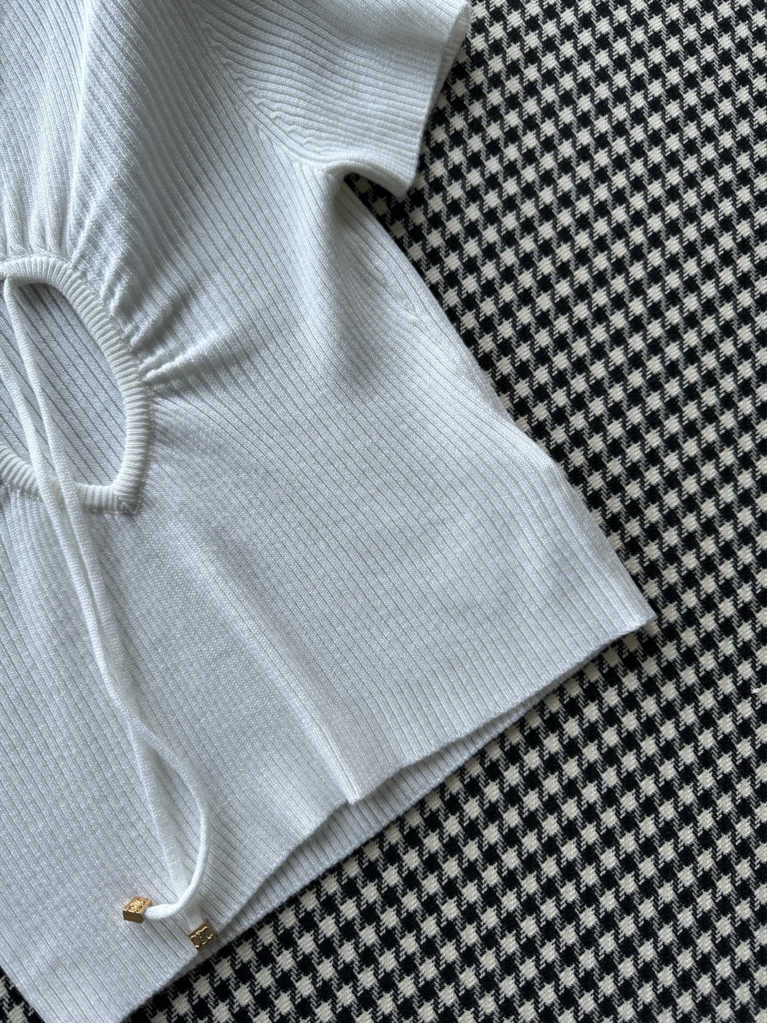 Celine - 2404 - 24 Новая вязаная блузка с короткими рукавами и ажурным сердечком на шнуровке для ранней весны - Белая