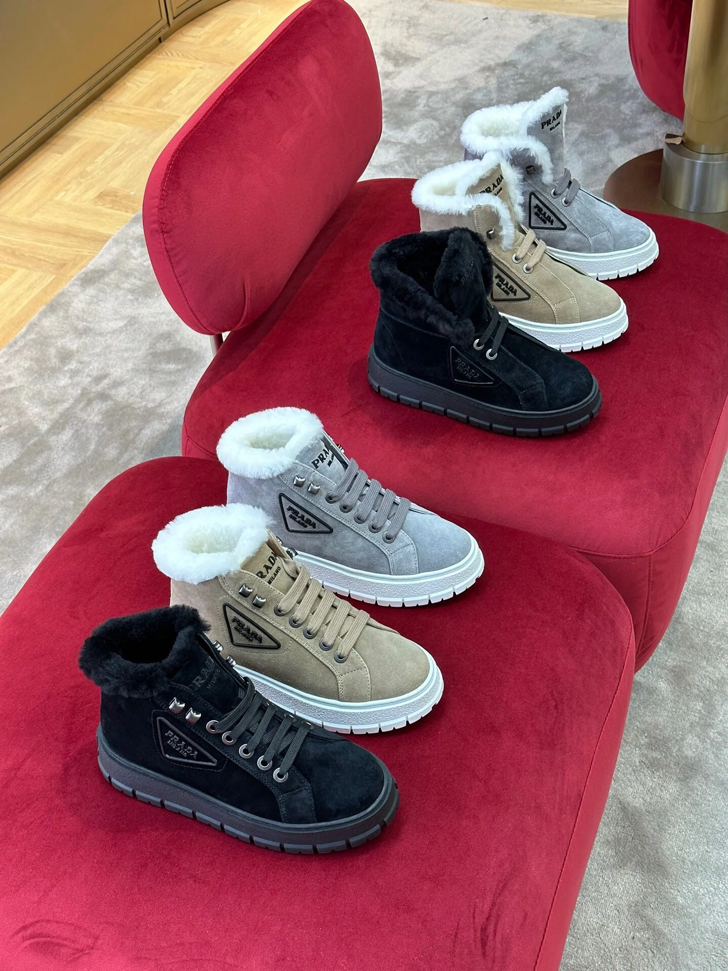 Prada - Новинка сезона осень/зима 2022 - Замшевые шерстяные кроссовки