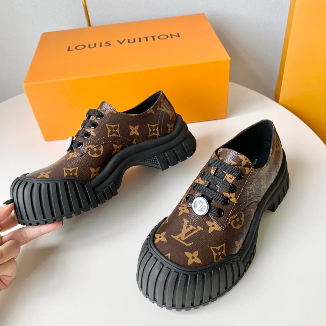 Новинка LV 2023 года - Серия Ruby - Туфли-биде Мэри Джейн в стиле монограммы