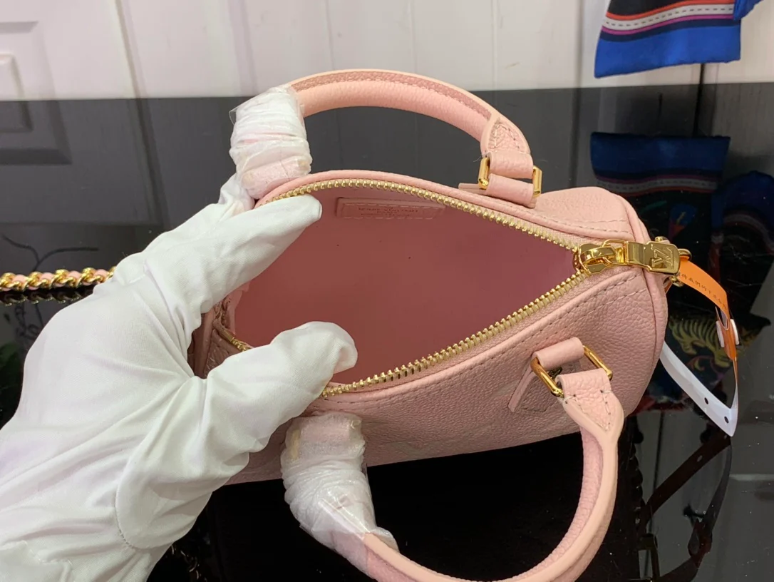 Сумка LV Nano Speedy из канваса — розовая.