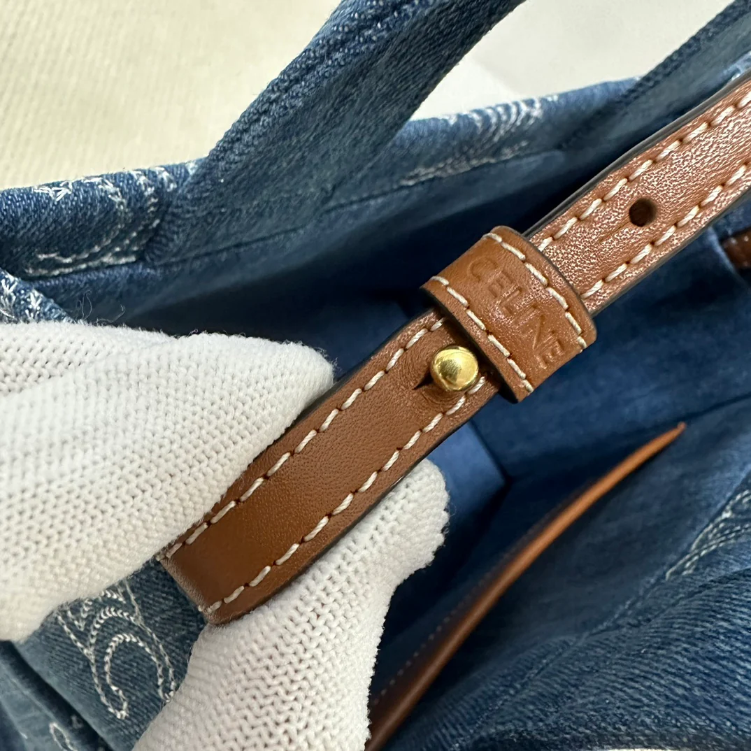 Маленькая сумка-тоут Celine, джинсово-синяя.