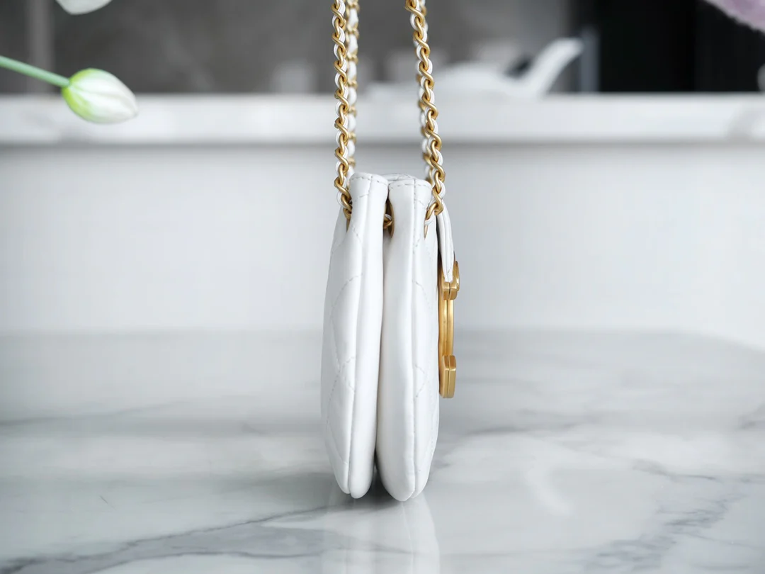 Chanel - Новая большая сумка-мессенджер Double C - Белая