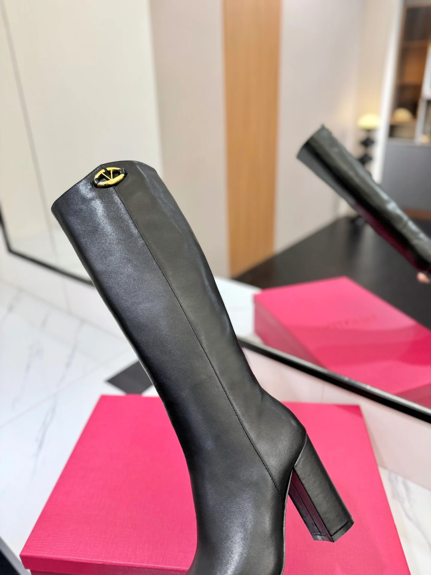 Высокие сапоги Valentino 2024 - черные