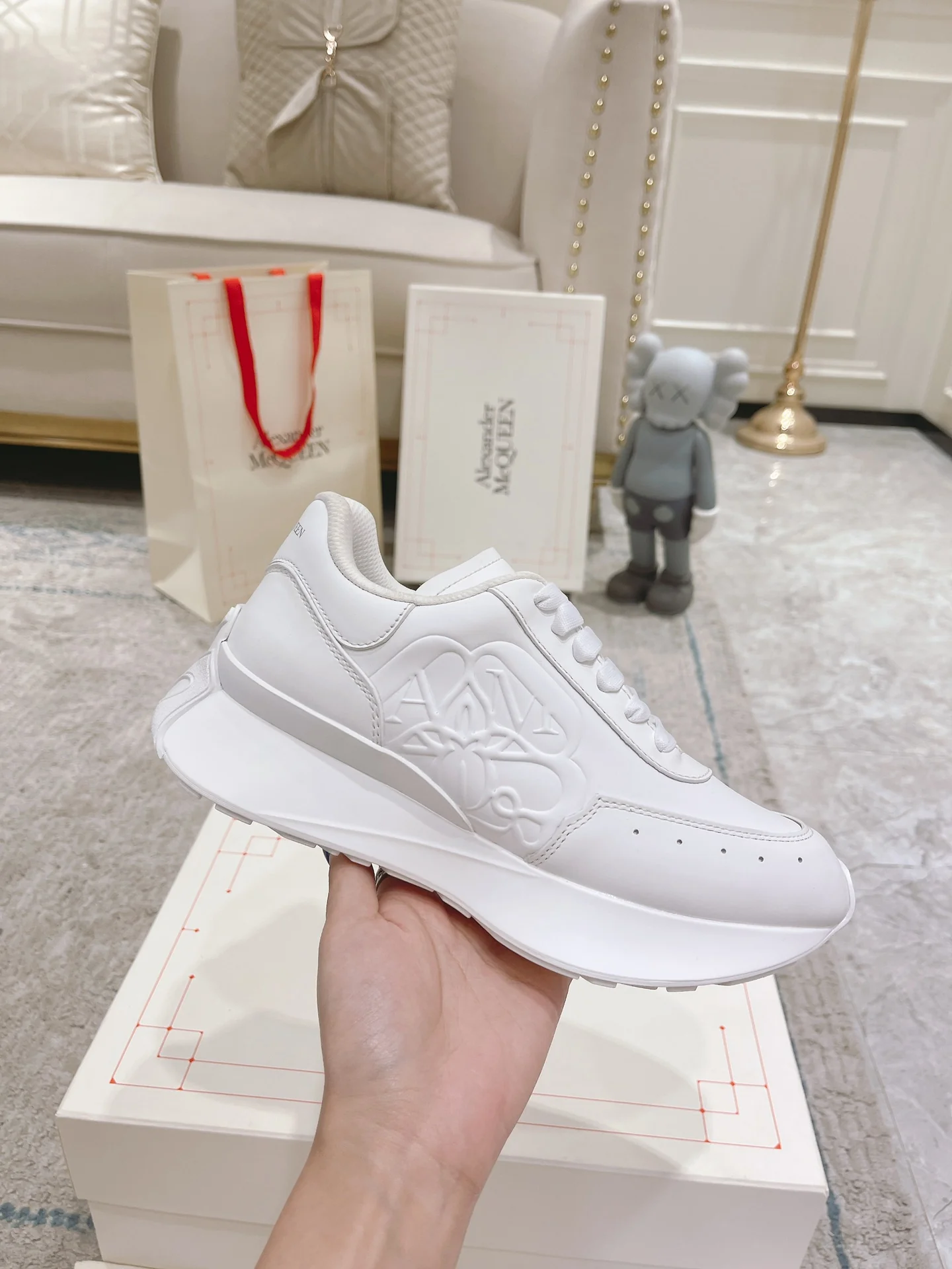 Кроссовки McQueen 2022 года на платформе с буквенным рисунком, белые - унисекс - 2