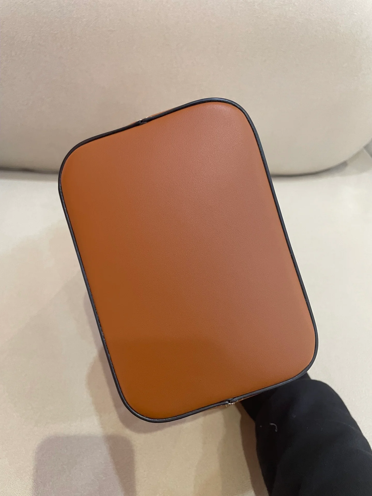 Маленькая коричневая кожаная сумка-ведро Celine Cuir Triomphe