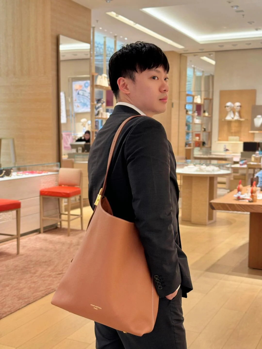 LV-m25352-low-key-hobo-pm сумка-коричневая