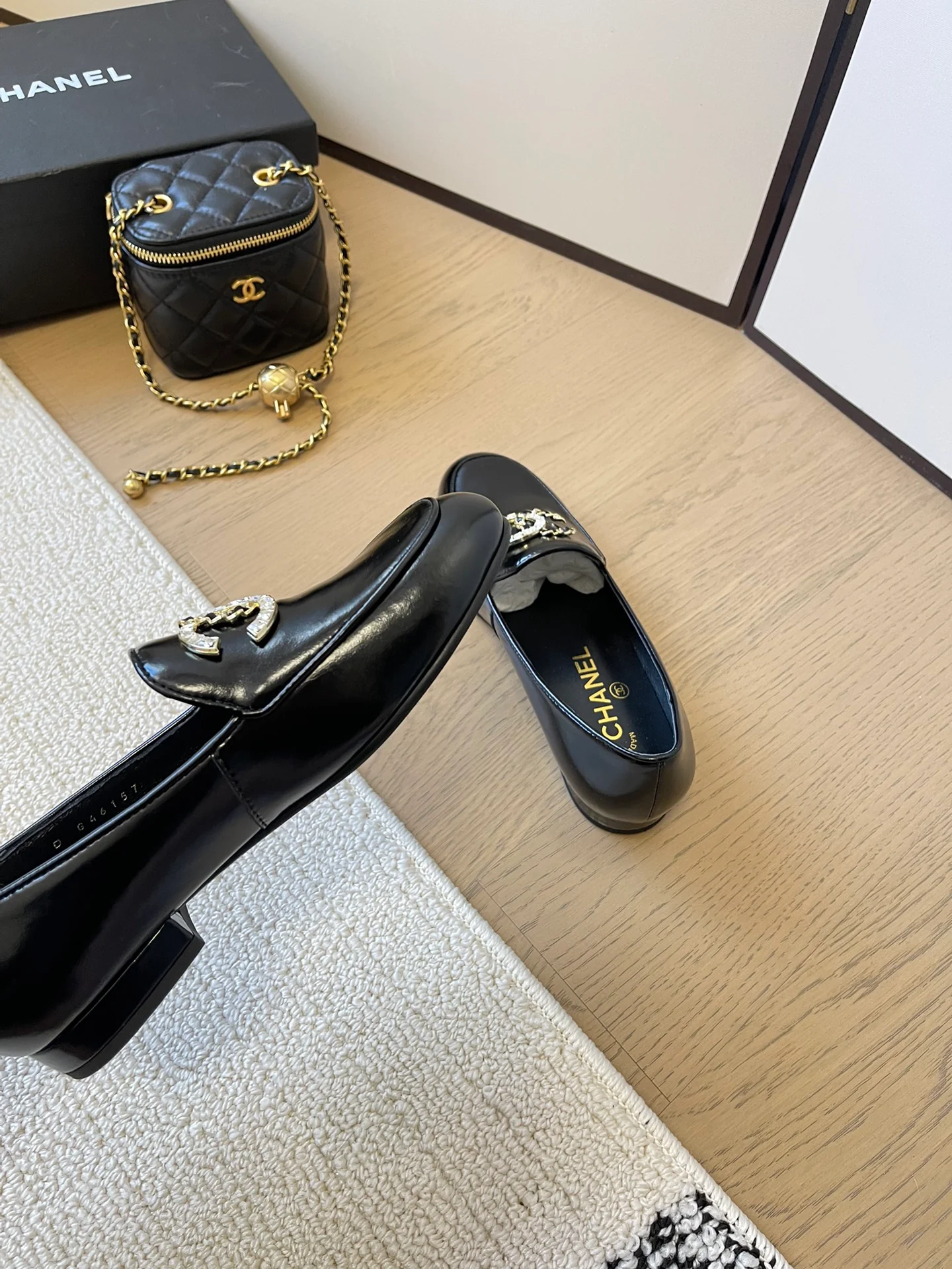 Кожаные лоферы Chanel 2024 - черные