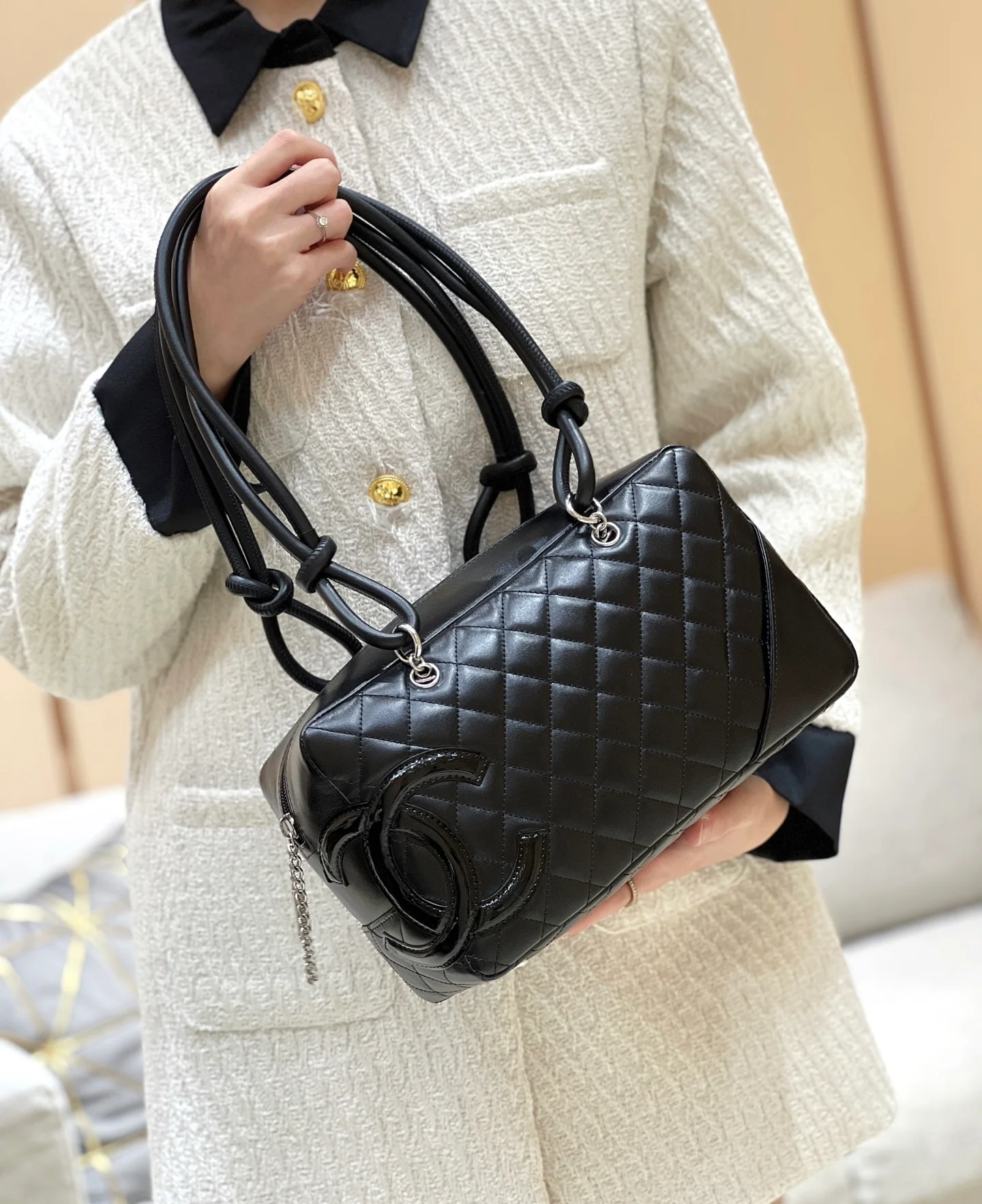 Chanel - Классическая, вневременная винтажная большая сумка-подушка Kang Peng