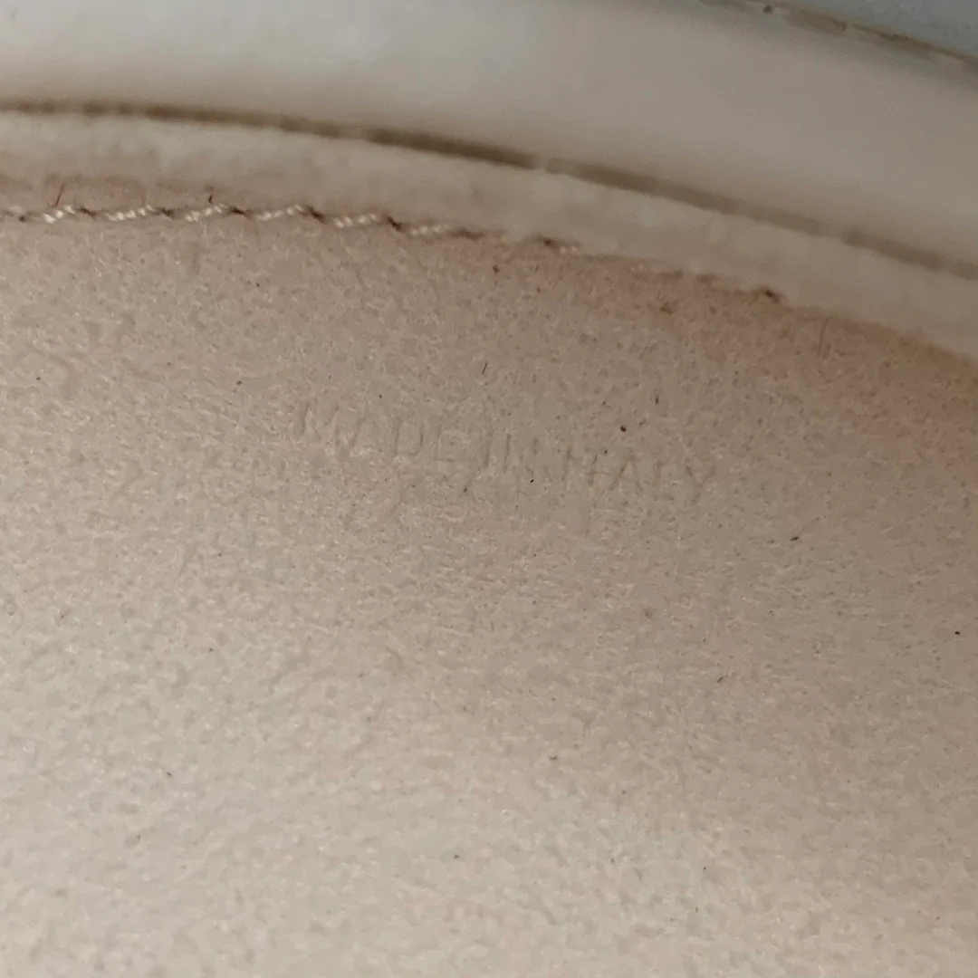 Мини-сумочка Celine в форме лунного пирога, белая.