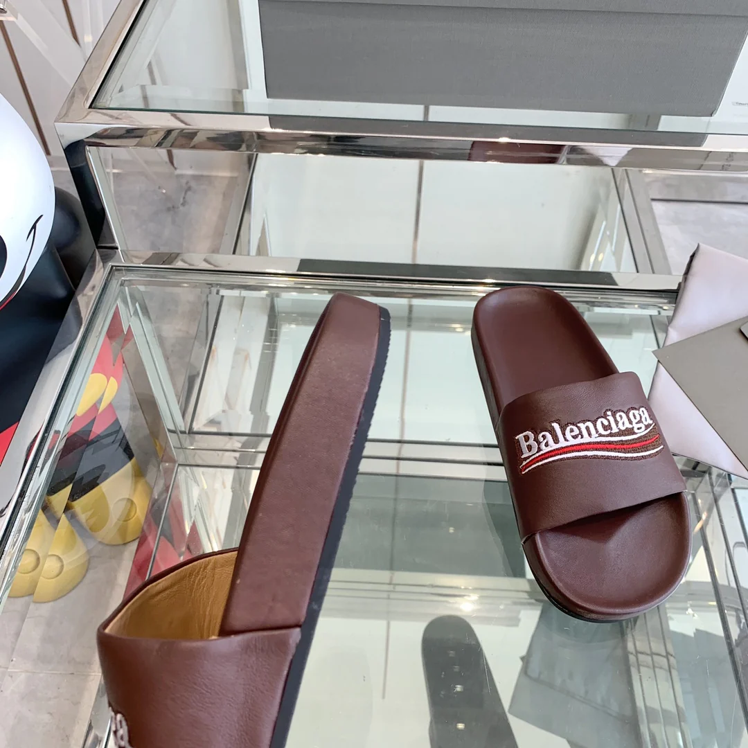Тапочки Balenciaga с буквенным принтом - унисекс - коричневые