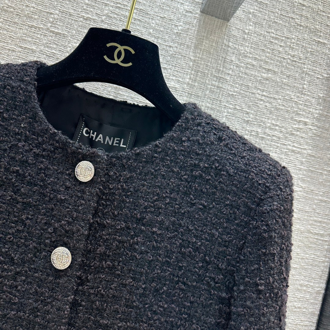 Chanel - 2403 - 24 Ранняя весна. Черный жакет из фактурного твида.