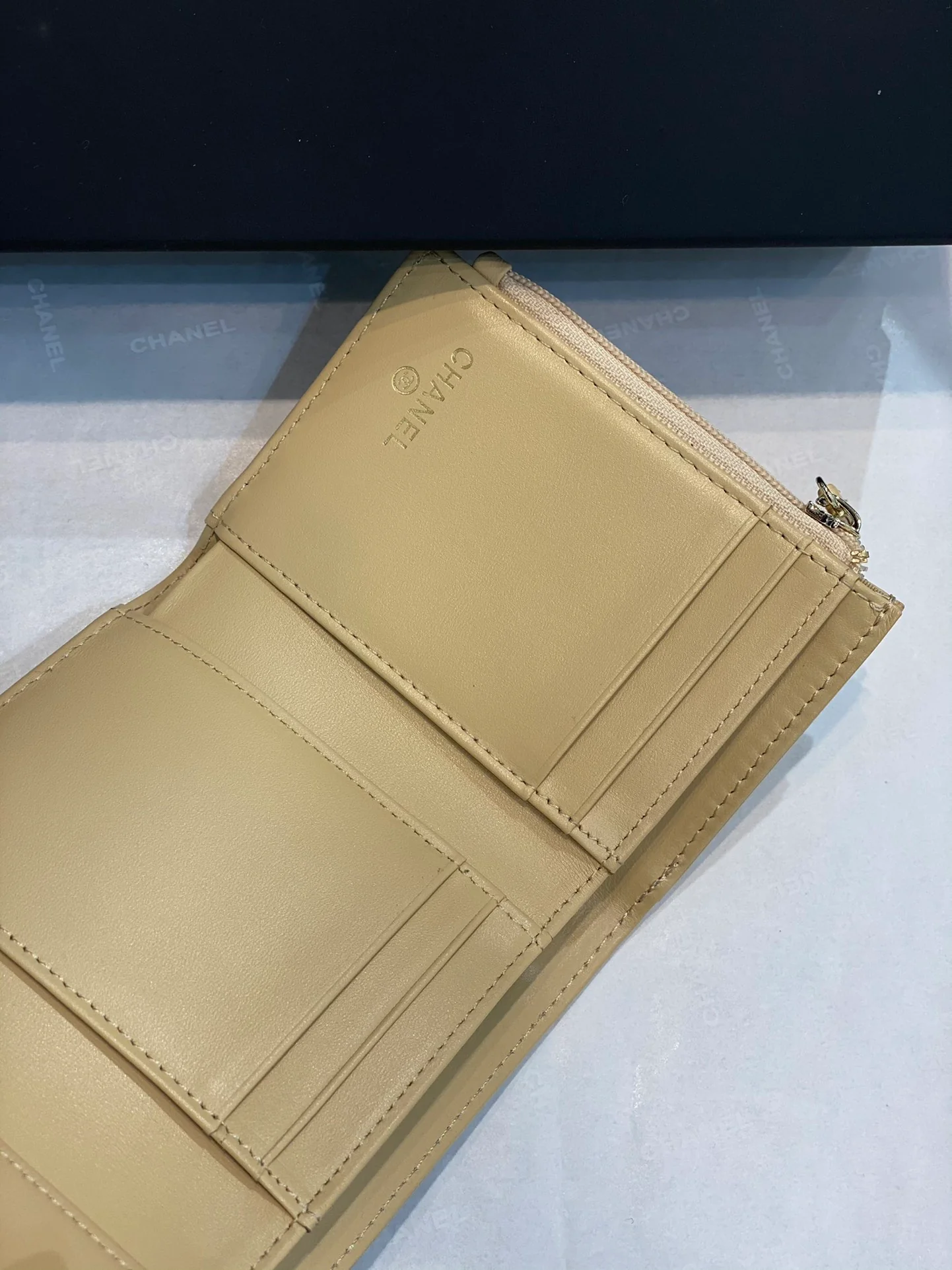 Кошелек-портмоне Chanel серии 19 - желтый