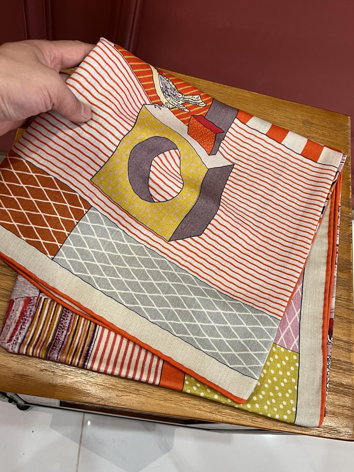 Шарф Hermes Grand Theatre Square Scarf - 140 см - Шелк-кашемир - Оранжевый