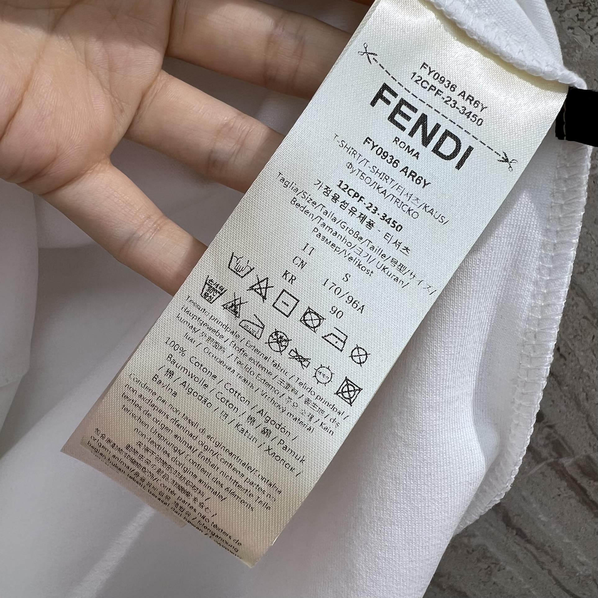 Футболка Fendi 2403-24ss весна/лето с принтом Tool, круглым вырезом и коротким рукавом - белая.