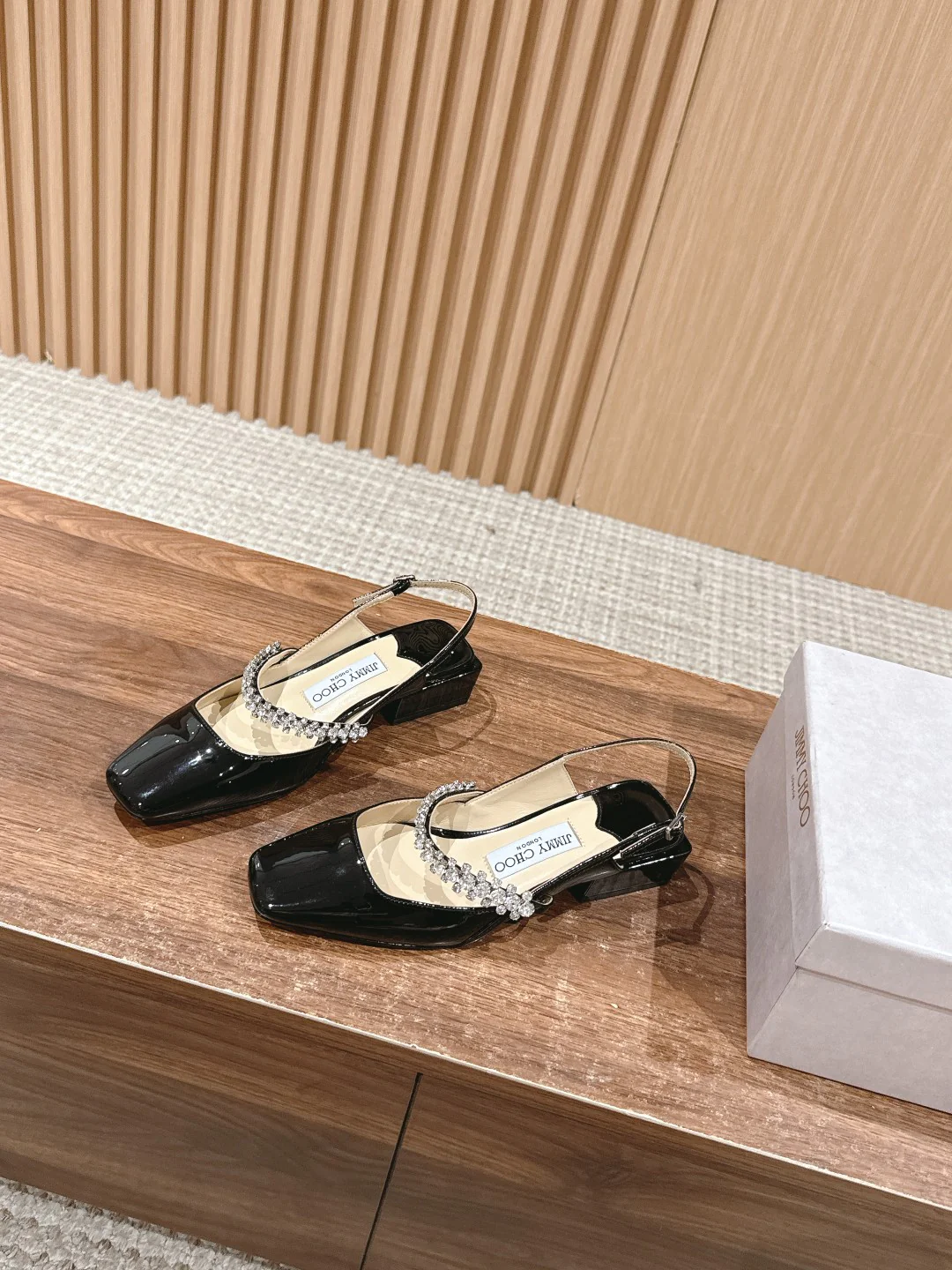 Сандалии Jimmy Mary Jane с кристальной цепочкой на пятке - черные