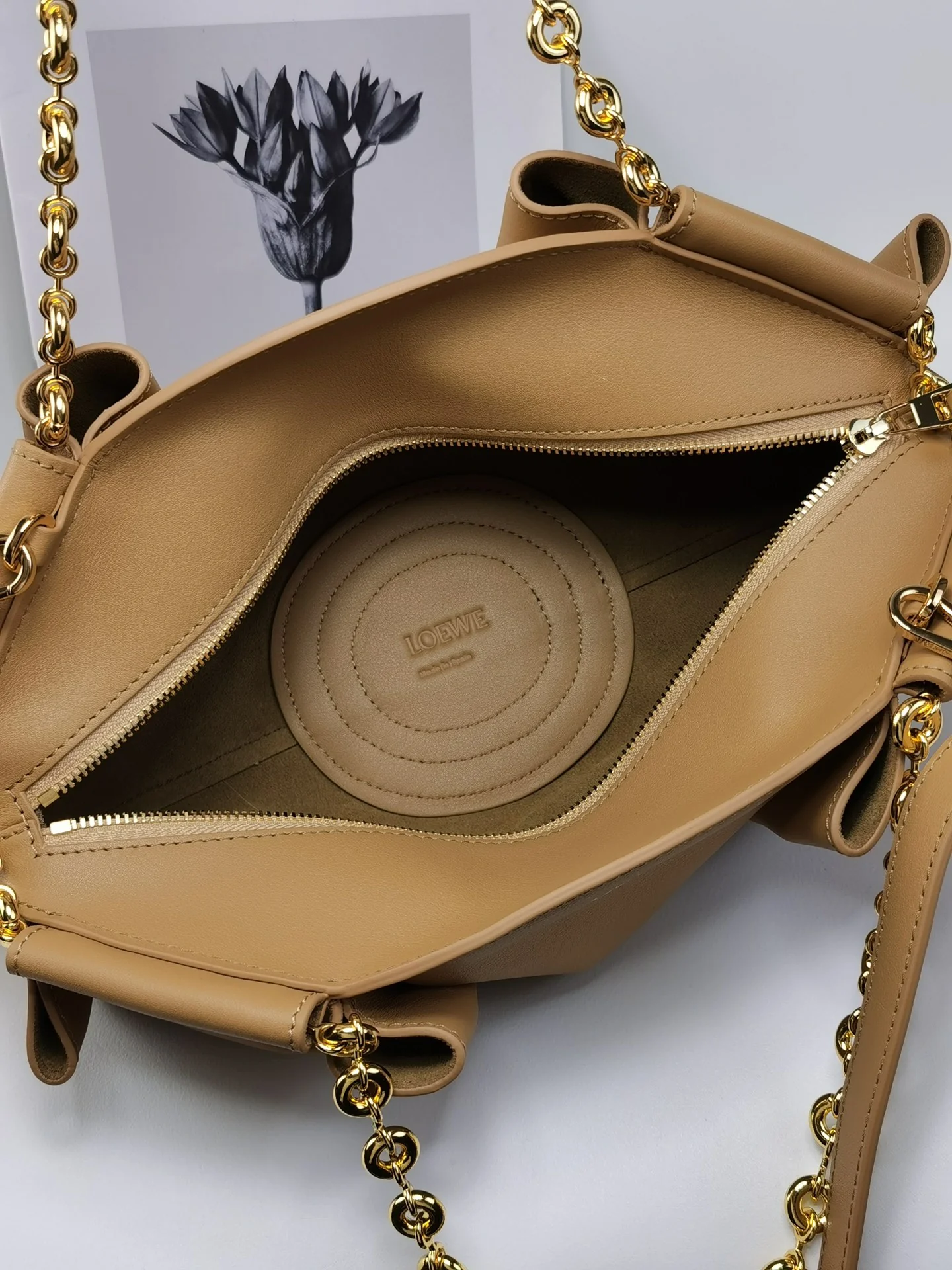 Сумка для прогулок Loewe Paseo - телячья кожа наппа - маленькая - с цепочкой - коричневая