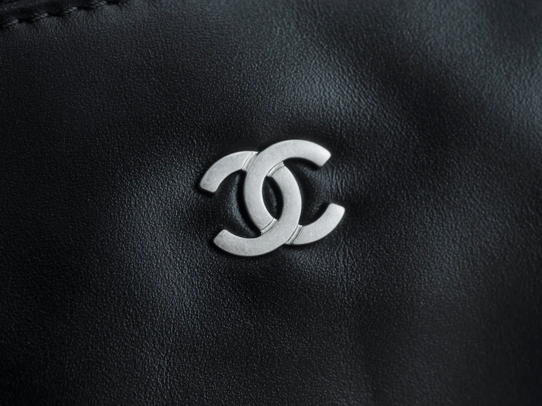 Сумка Chanel 22p 22bag, маленькая, черная, с серебряной пряжкой - 1 шт.