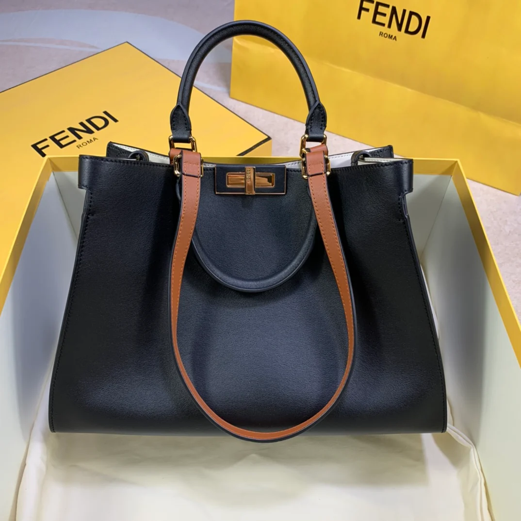 Маленькая черная кожаная сумка Fendi Peekaboo XLite