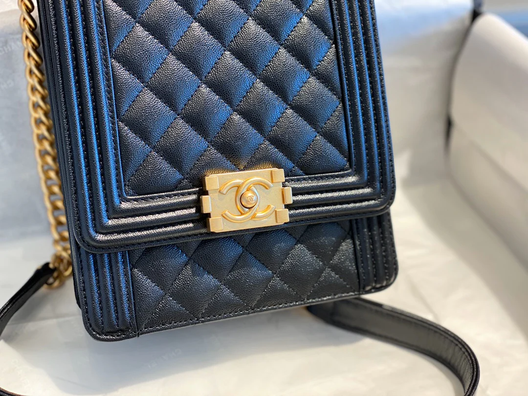 Chanel-boy-19-16-5cm-3