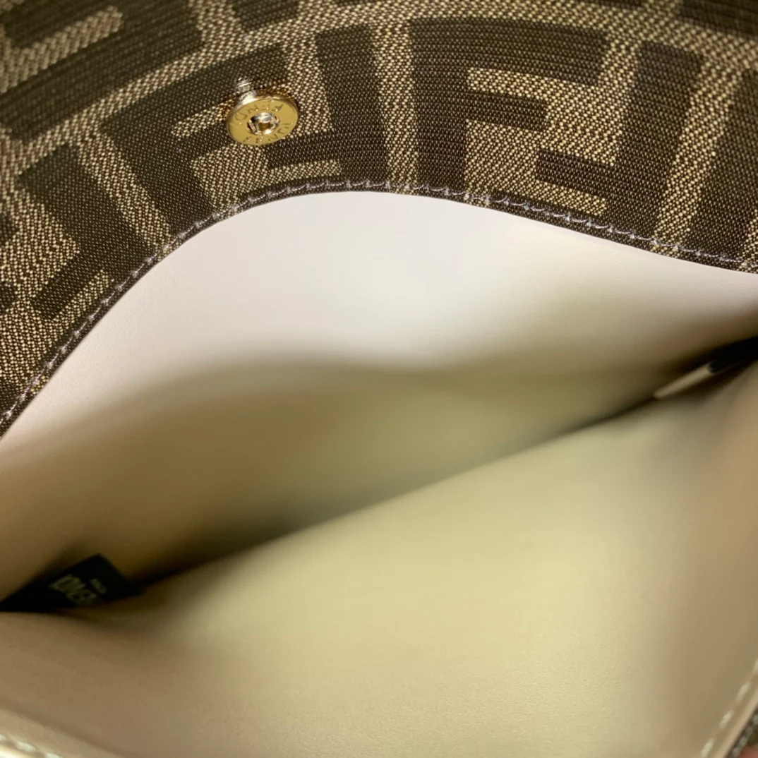 Сумка Fendi Peekaboo Lite Medium из черной кожи - 3