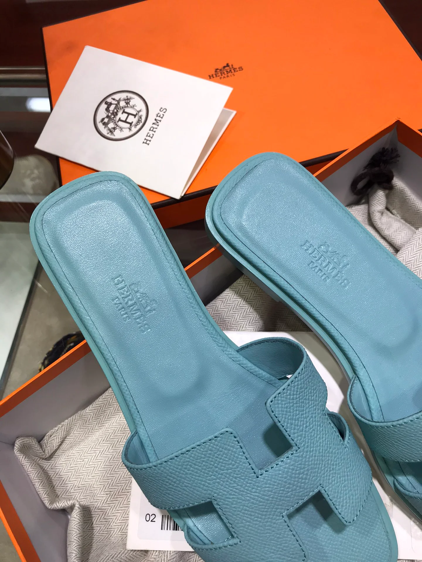 Новинка весны 2022 года от Hermes - плоские тапочки H - 2 шт.