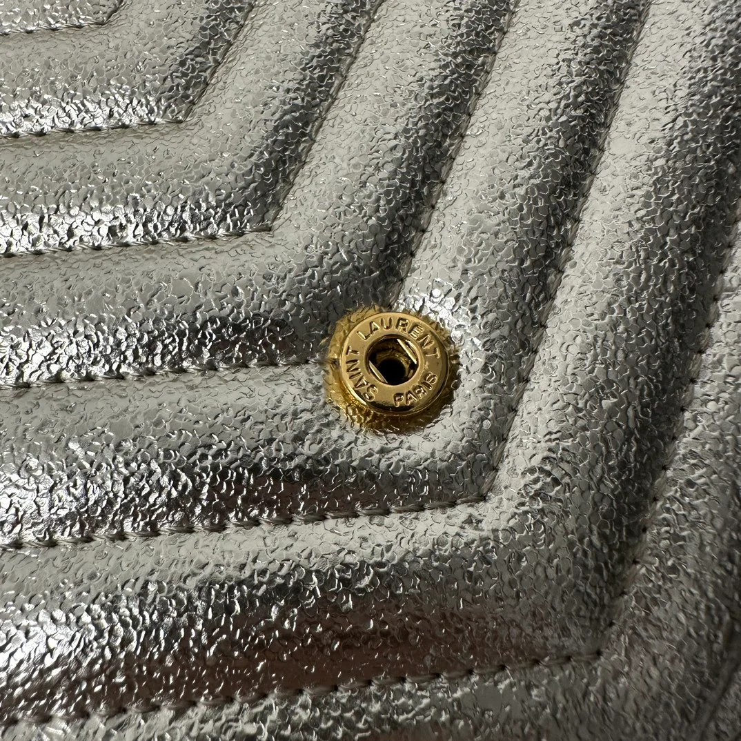 Монограмма YSL, икра, серебряная застежка, 22 см