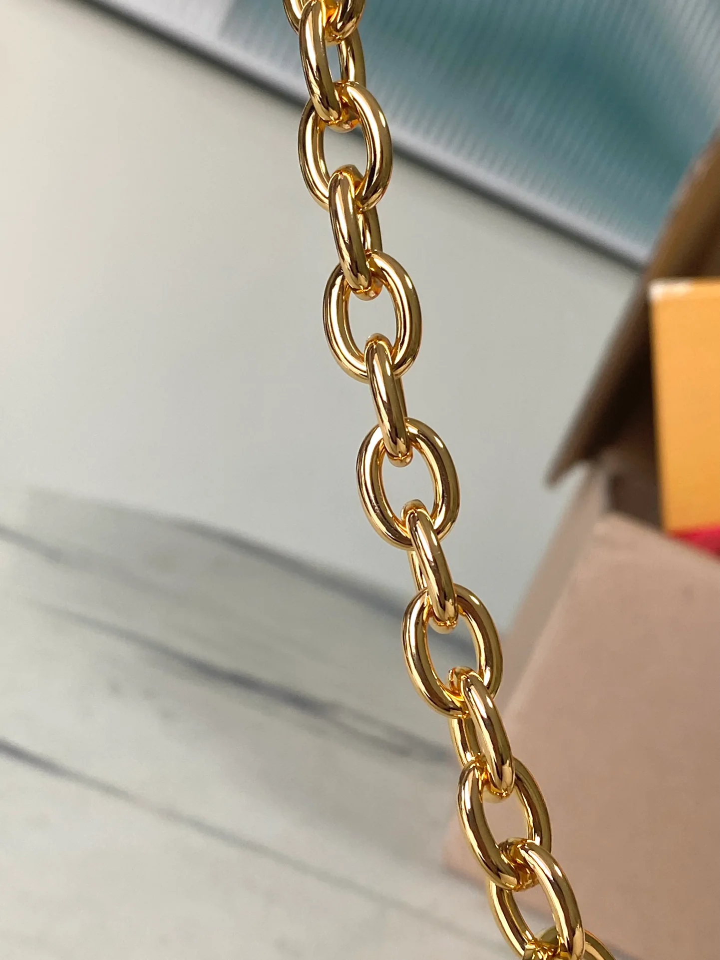 m58954-LV-speedy-20-Сумка-кроссбоди-Кремово-белый