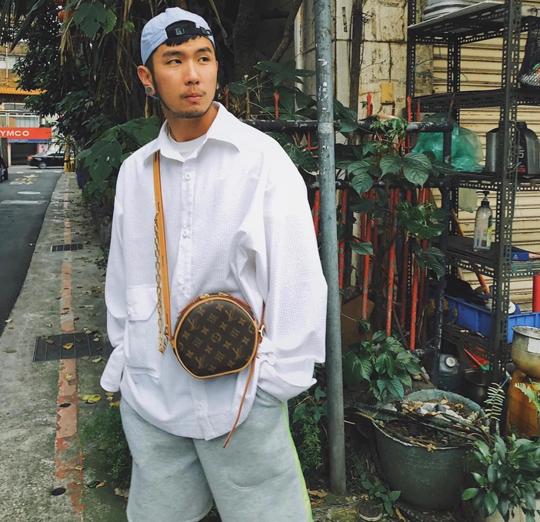 Круглая сумка LV