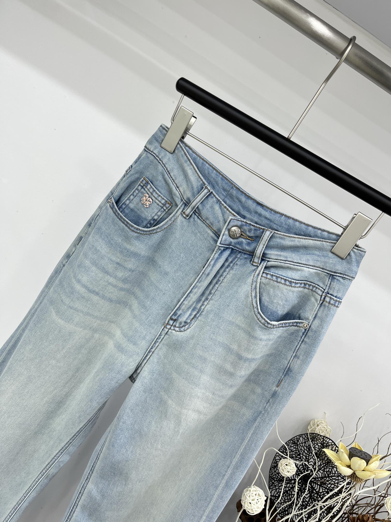 Классические джинсы прямого кроя Balenciaga 2404