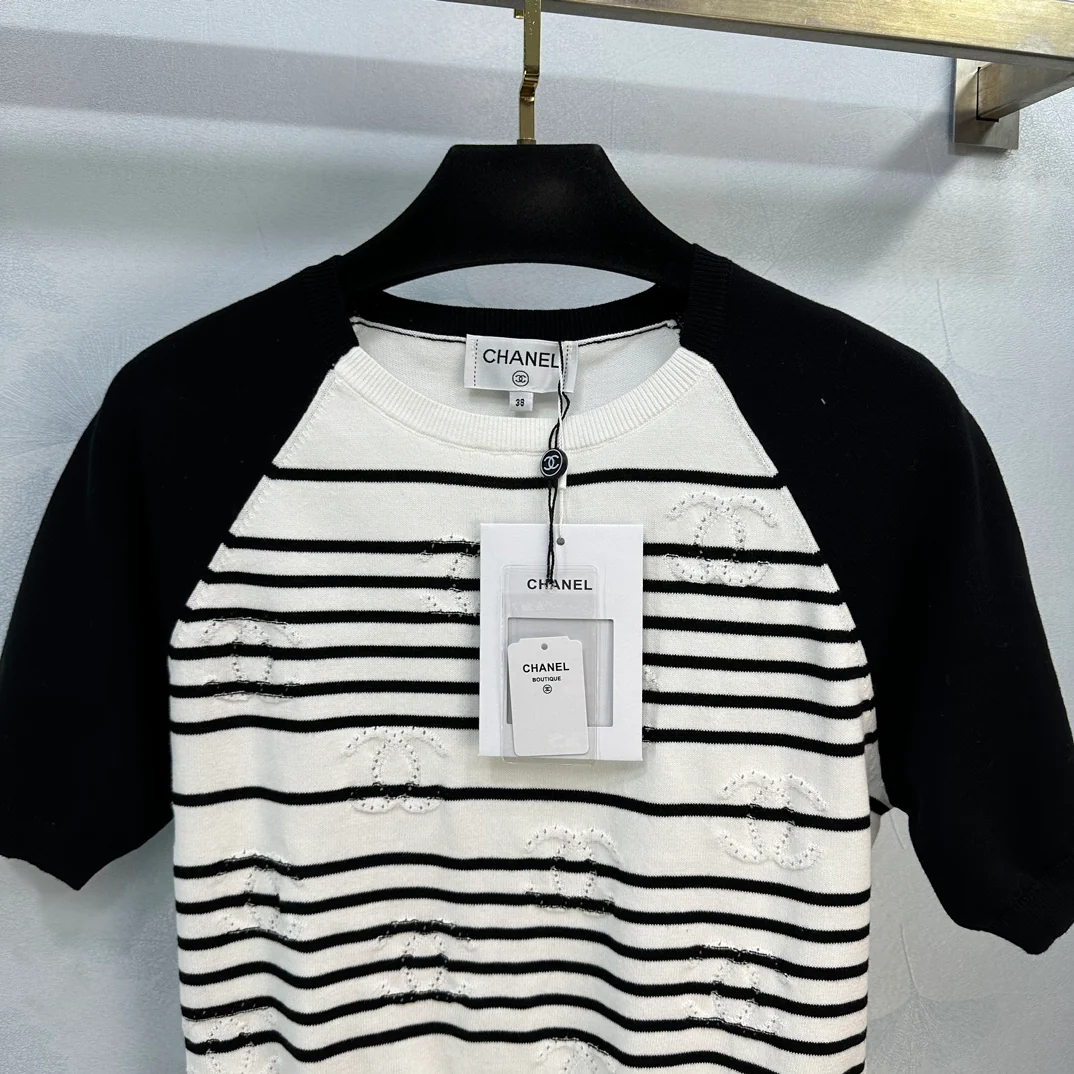 Вязаный топ Chanel 2404 в минималистичную полоску - черный
