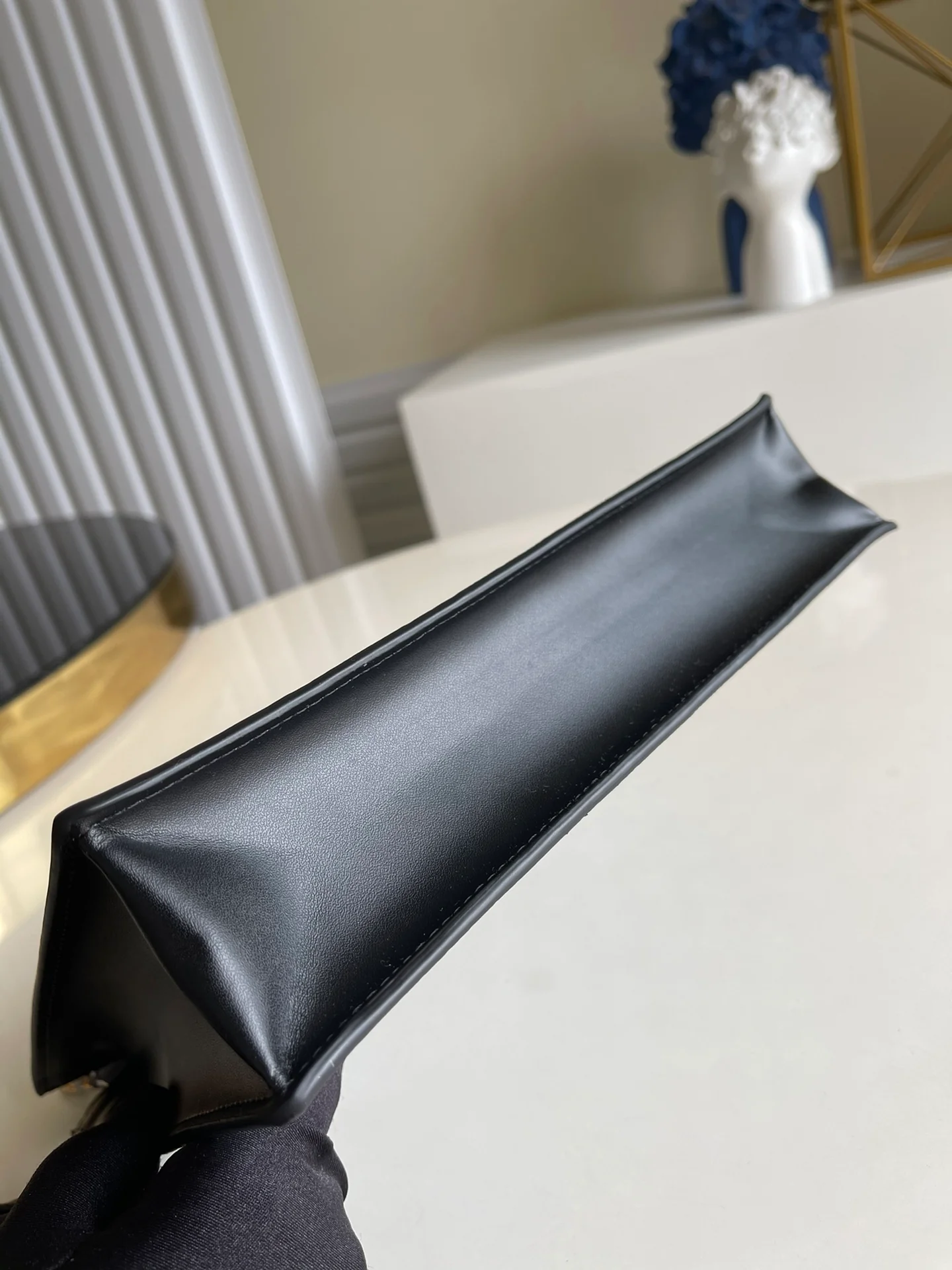 lv-n60448-standing-clutch-1