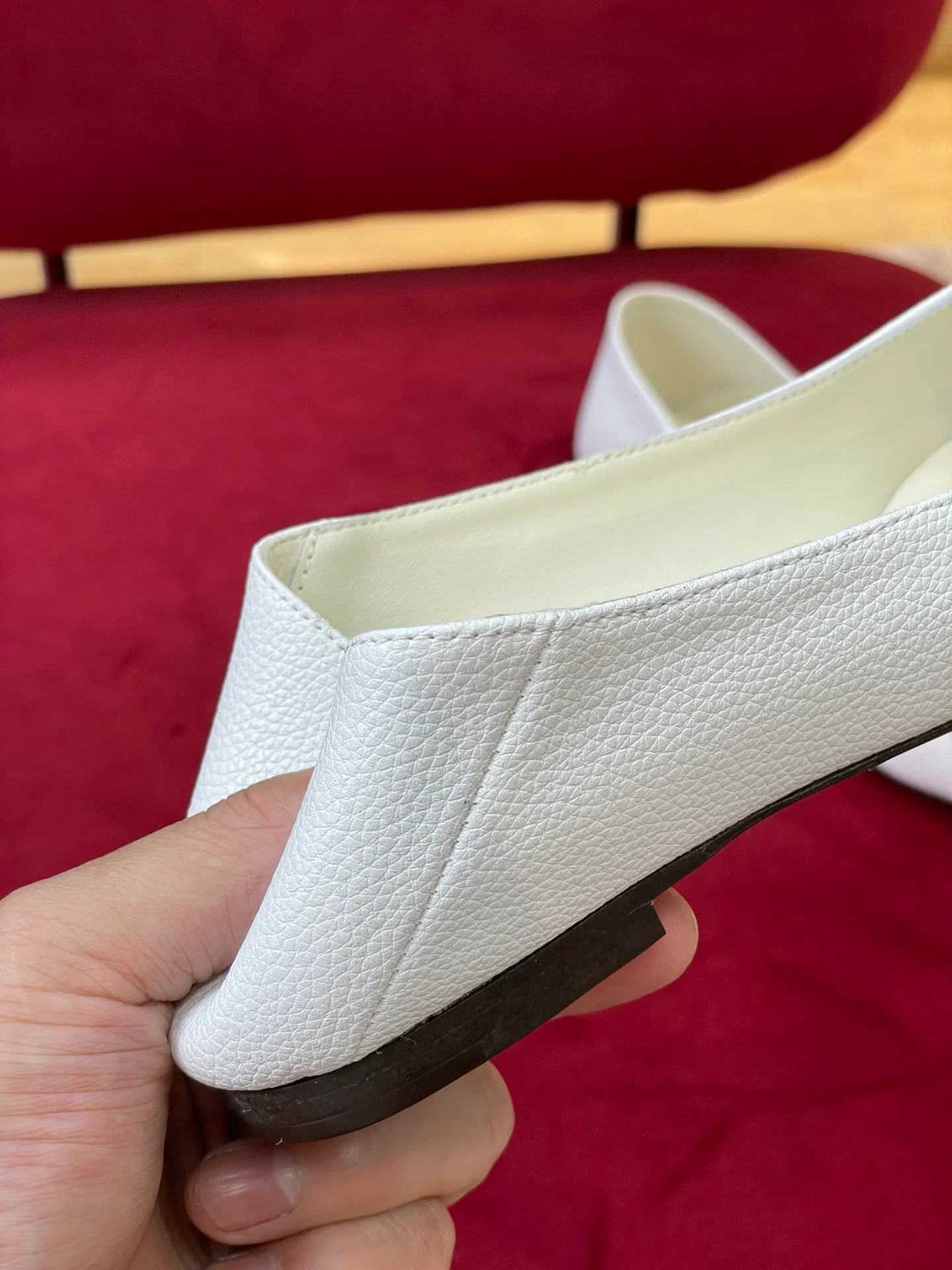 Новинка сезона осень/зима 2022 от Valentino - балетки без шнурков - 1