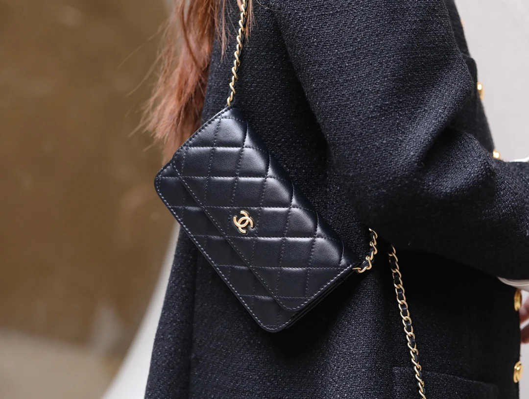 Chanel - Chanel - Золотой шар WOC - Черный