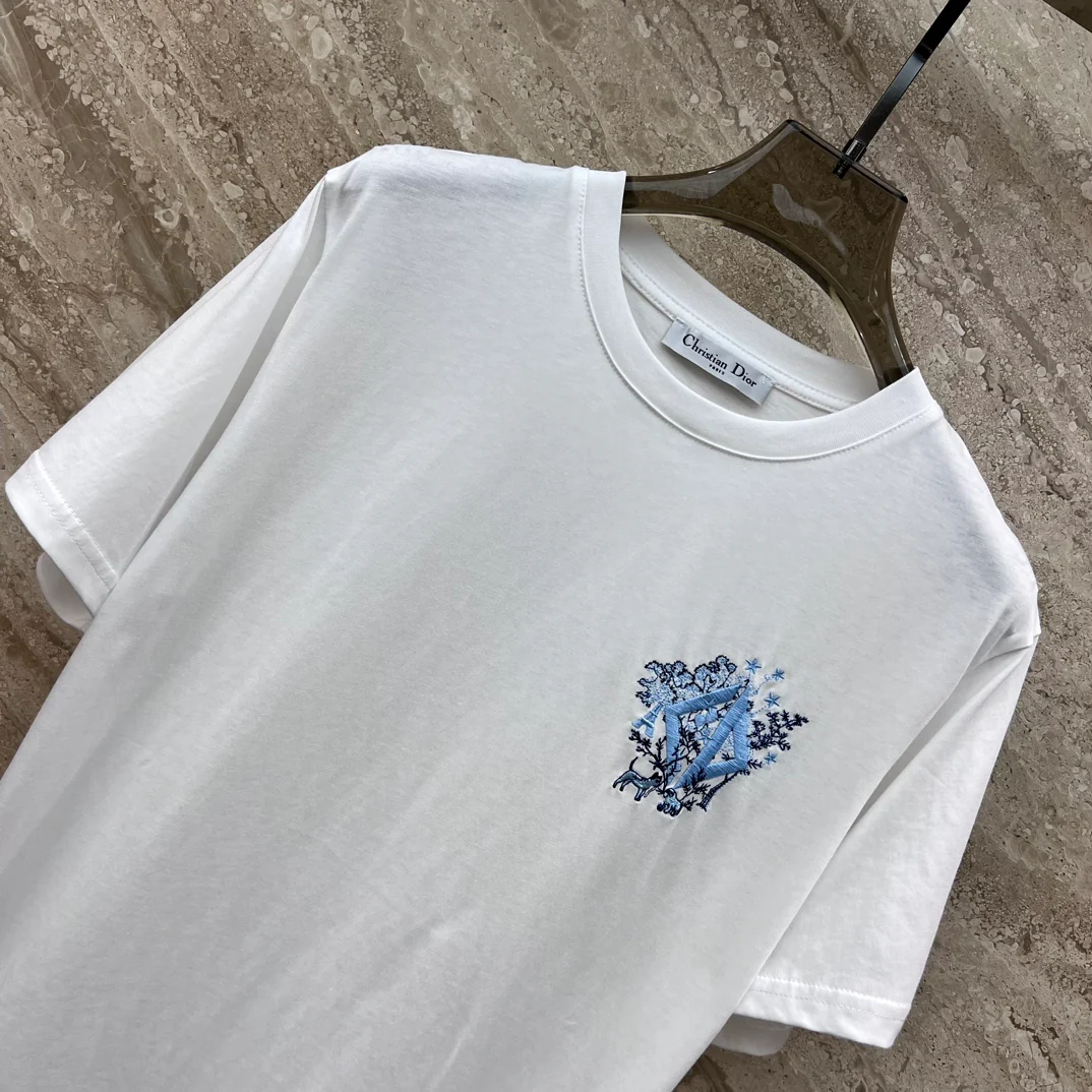 Новинка сезона весна/лето 2024 - Футболка с короткими рукавами и круглым вырезом, украшенная вышивкой в ??виде щенка - Белая