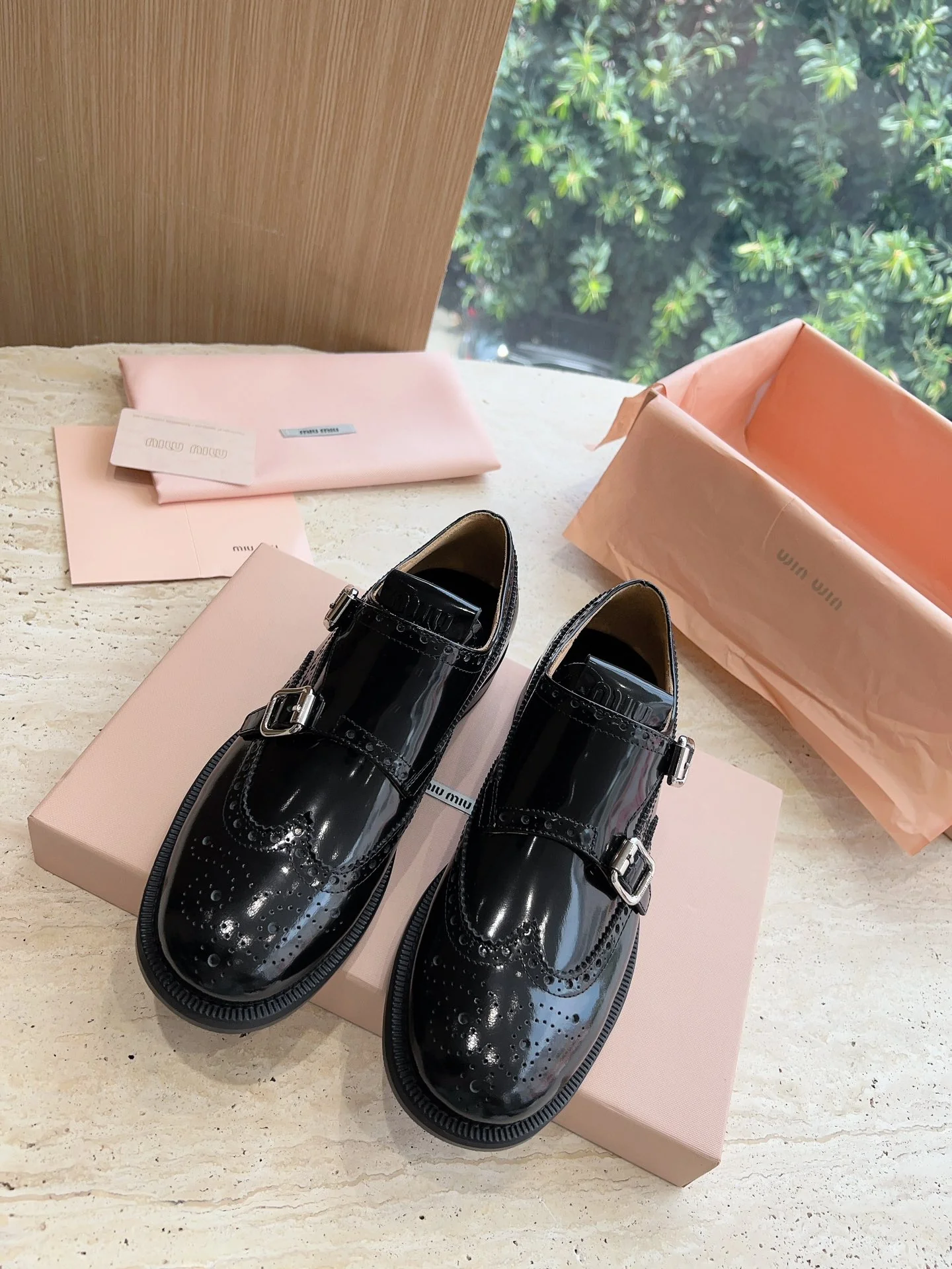 Miu Miu - Новинка 2023 года - Лоферы на шнуровке в британском стиле