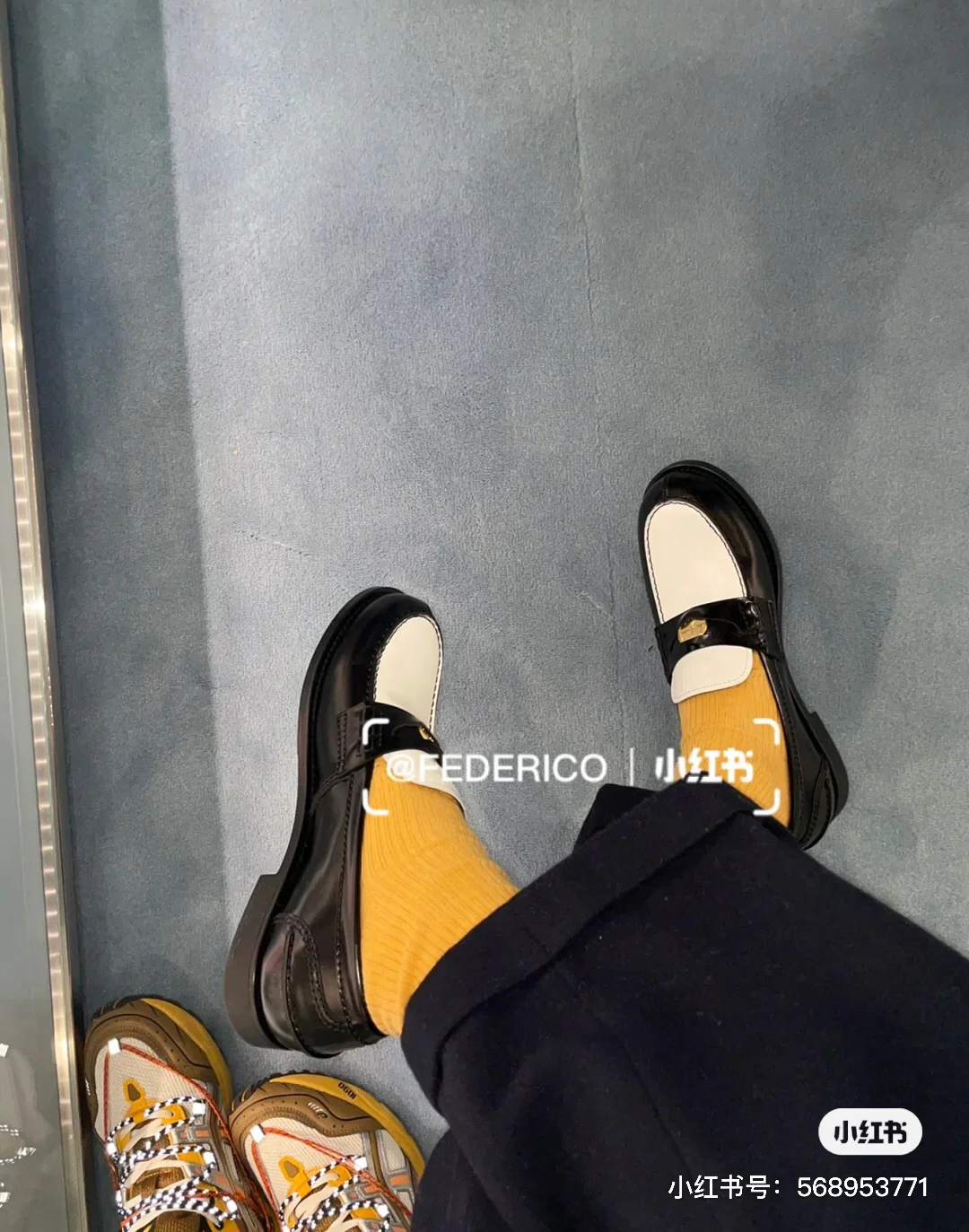 Лоферы Miu Miu Coin — фото в них.