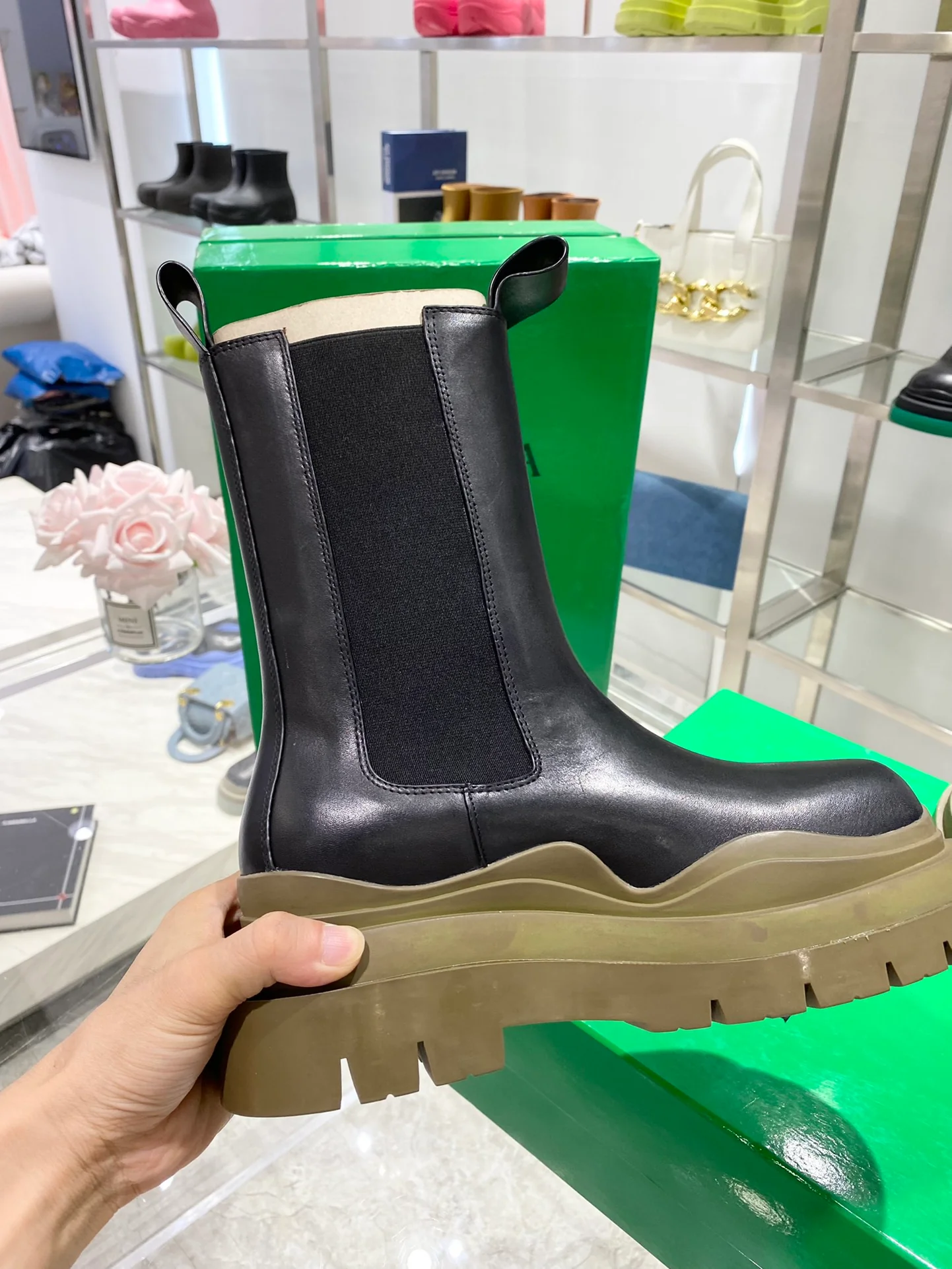 Ботинки BV до середины икры - черные с коричневой подошвой