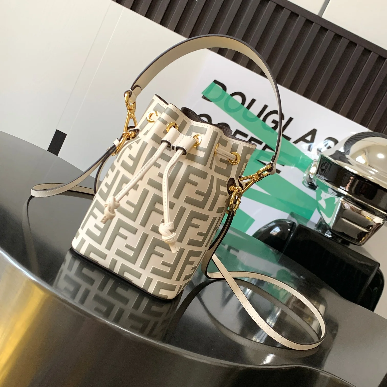 Сумка Fendi Montresor - бежевая