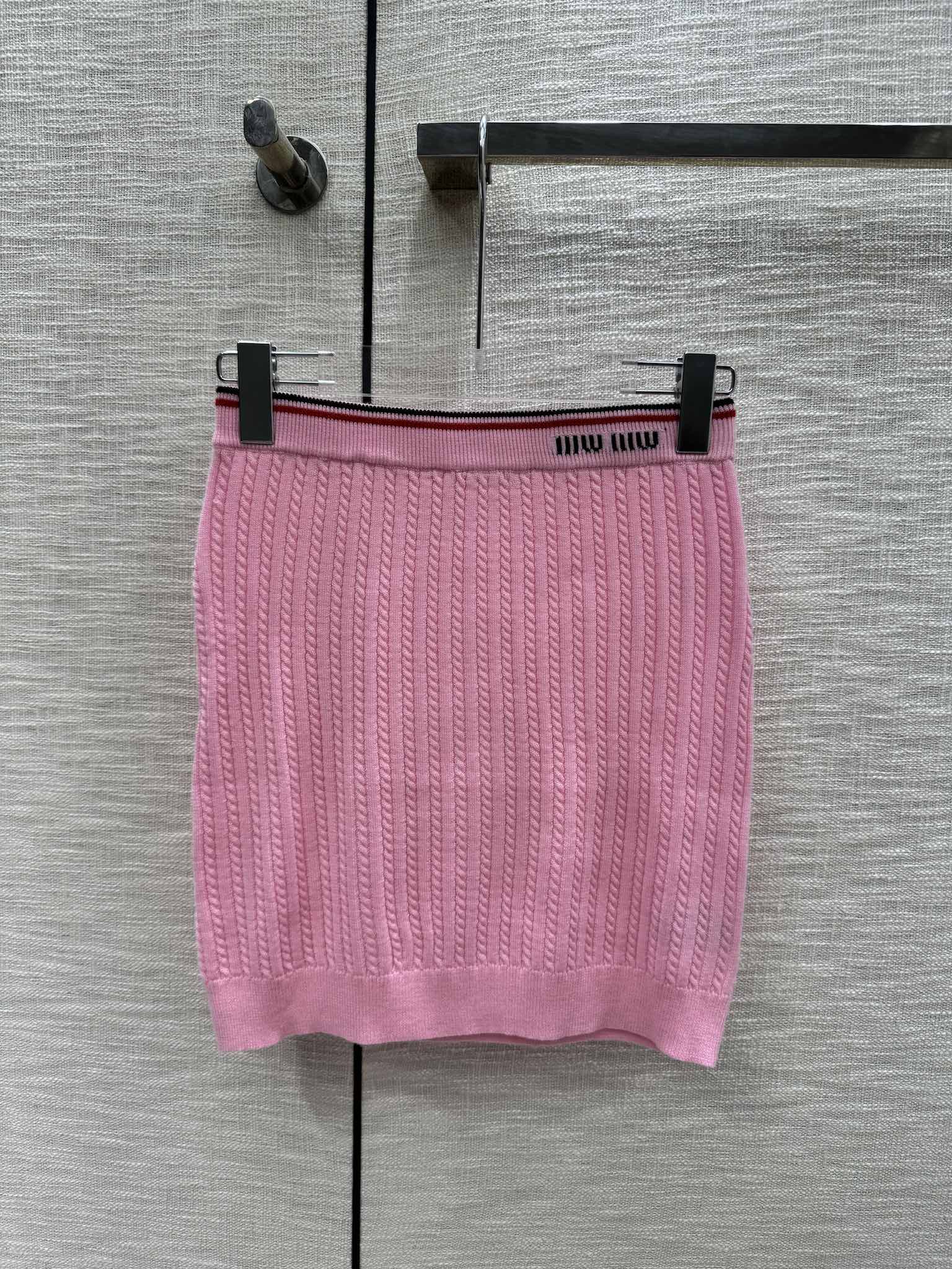 Miu Miu-2404 - Молодежный и элегантный вязаный комплект