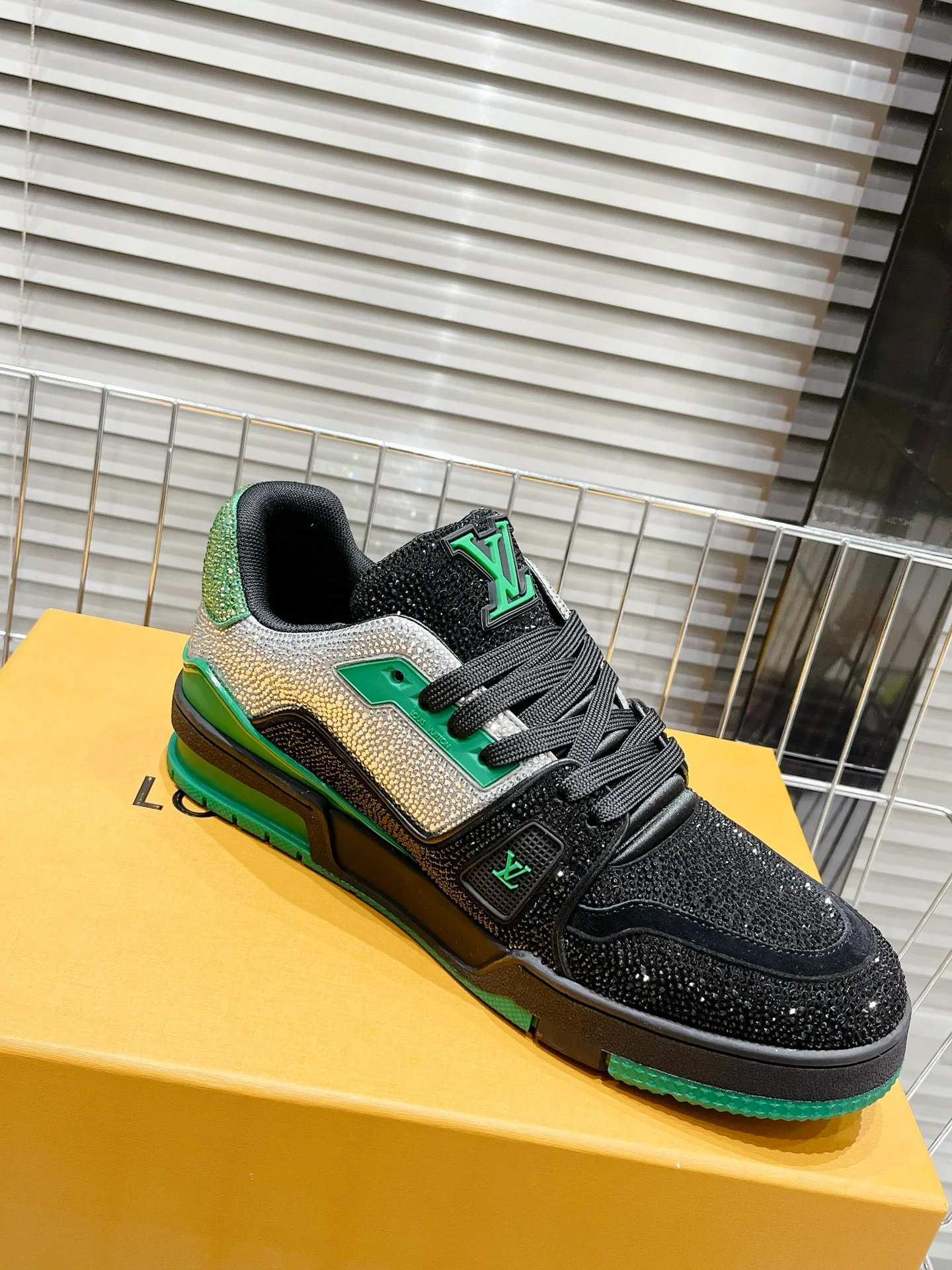 Кроссовки LV Trainer - обувь для скейтбординга - глянцевый черный/зеленый - унисекс