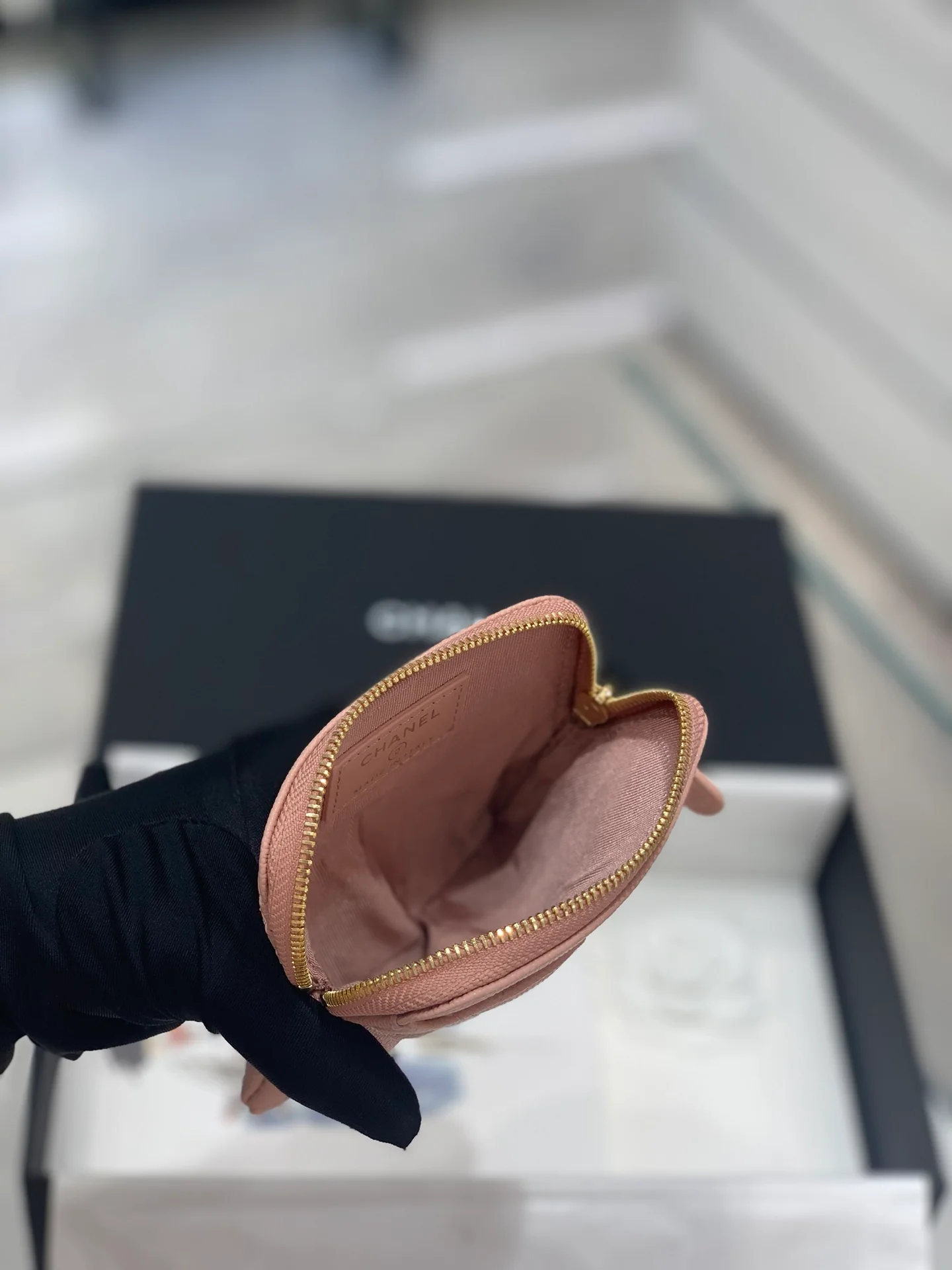 Кошелек-держатель для карт Chanel 22B на молнии - розовый